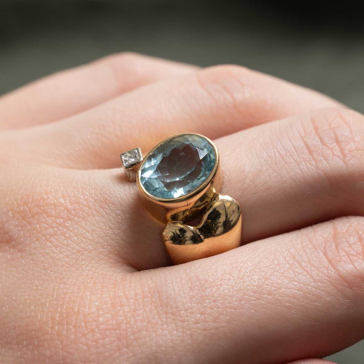 14k Bezel Set Aquamarine & Diamond Abstract Cocktail Ring | 4.50ct, 0.10ct | SZ 7.25