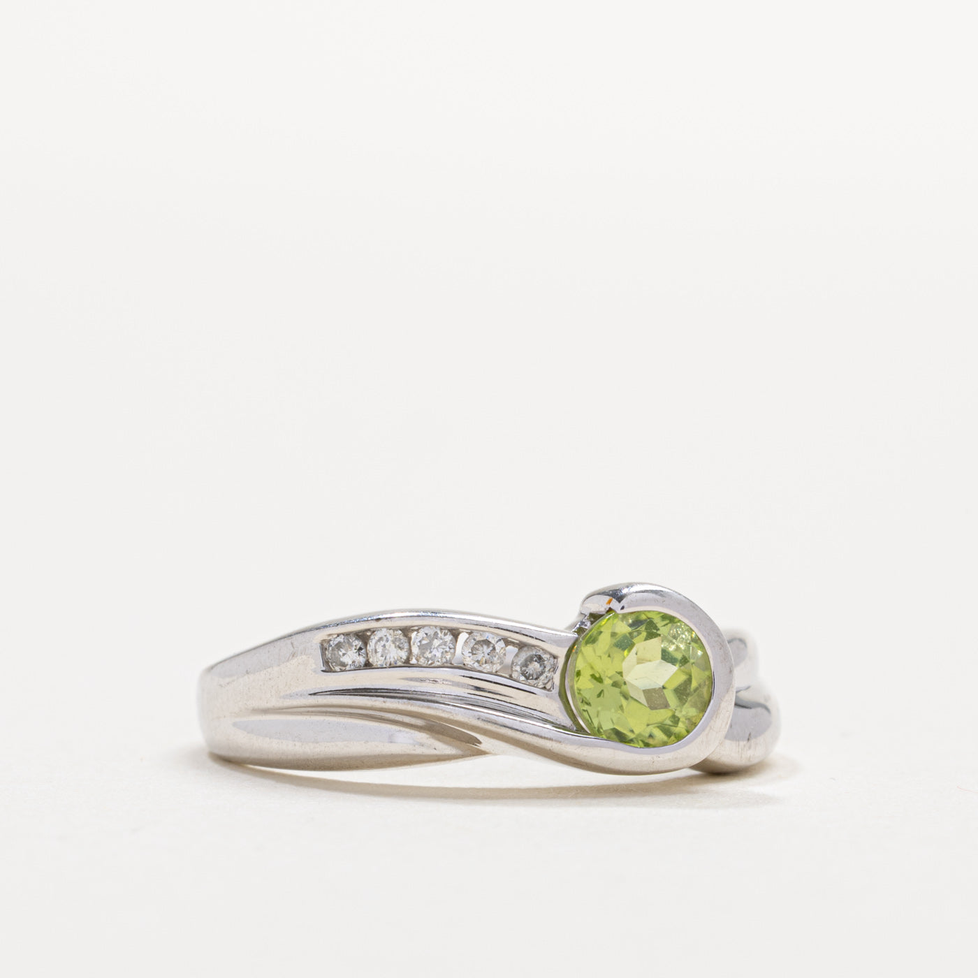 10K Semi Bezel Round Cut Peridot & Diamond Crossover Ring | SZ 6.5