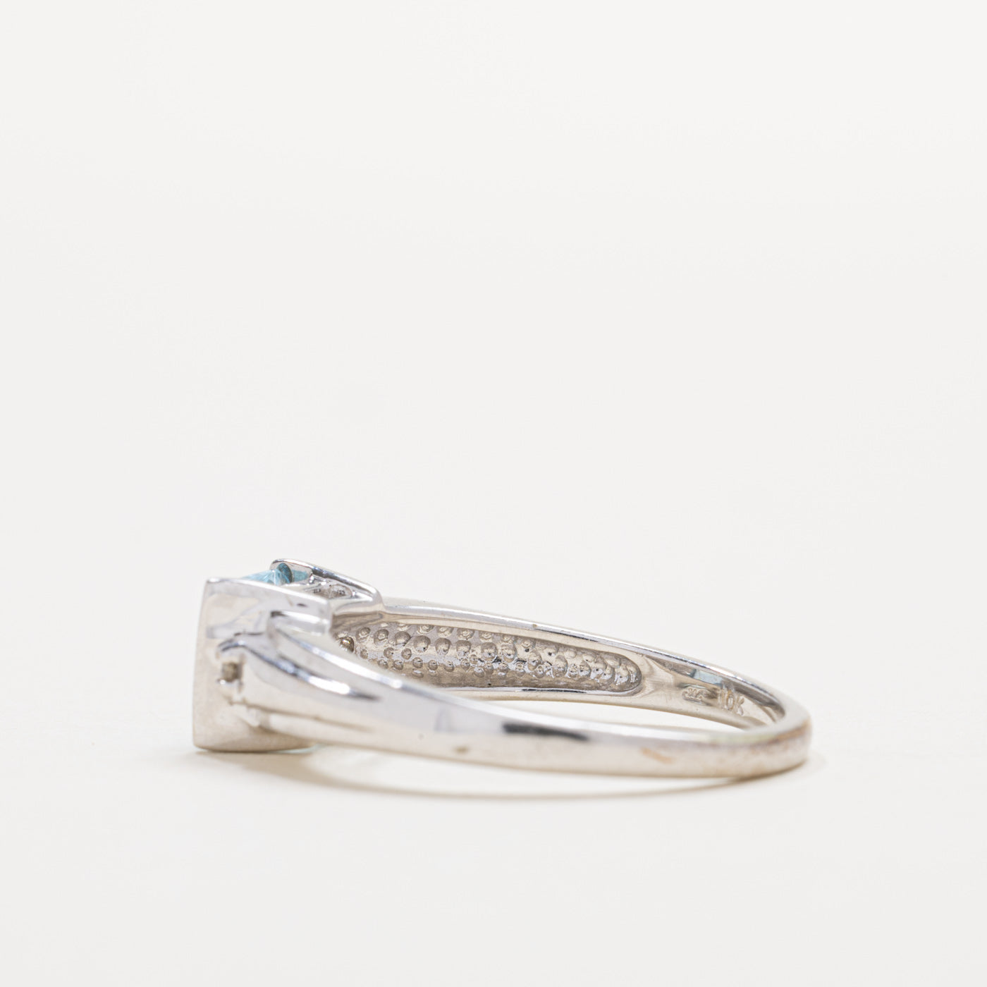Bague en or 10 carats avec topaze bleue taille princesse et diamants | Taille 7.0