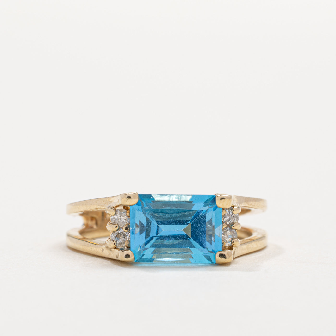 Bague en or 14 carats, topaze bleue taille émeraude et diamants | Taille 5.0