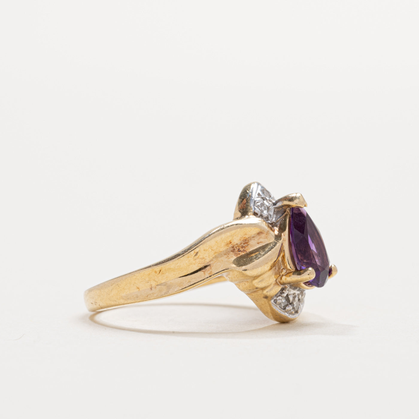 Bague rainurée en or 10 carats avec améthyste taille poire et diamants | Taille 6.0