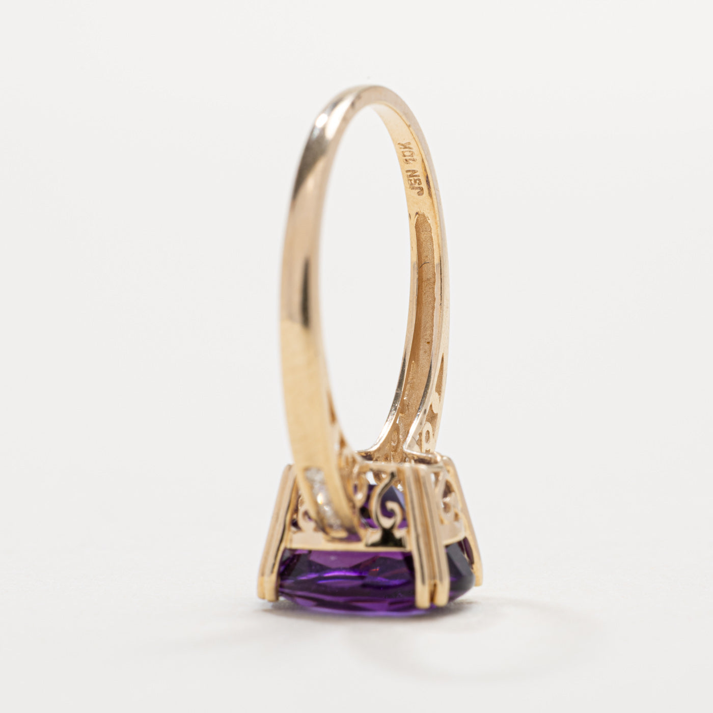 10K Oval Cut Amethyst & Diamond Accented Ring | SZ 6.25