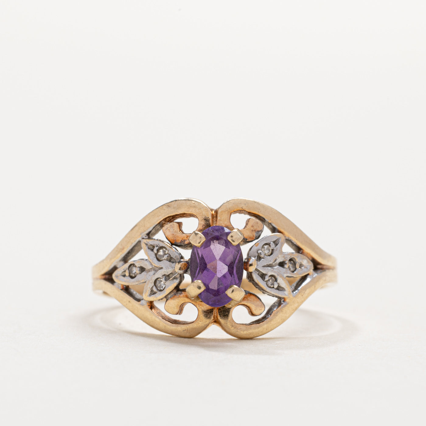 Bague ajourée florale en or 10 carats avec améthyste ovale et diamants | Taille 7.0