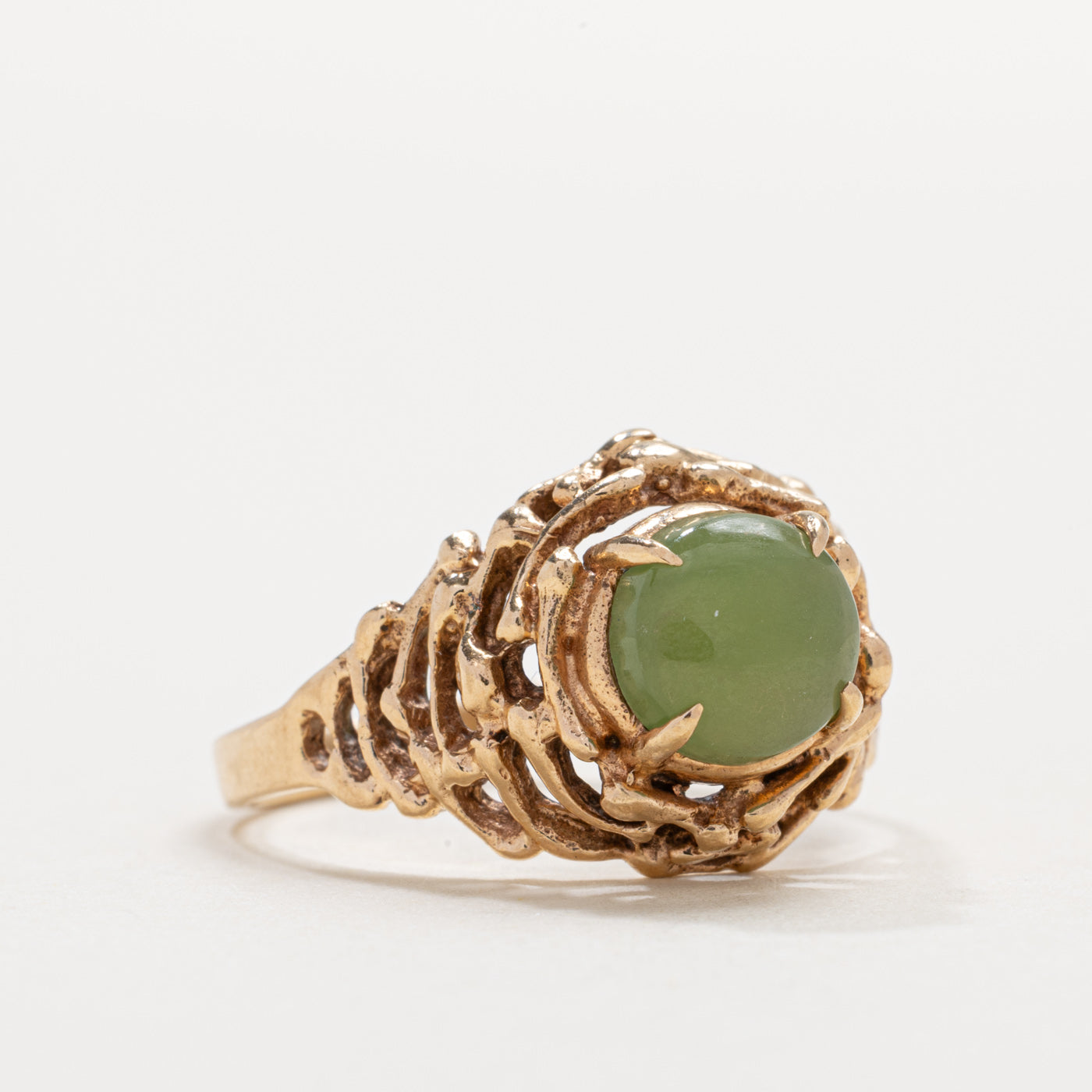 9K Solitaire Cabochon Nephrite Jade Openwork Ring | SZ 7.5