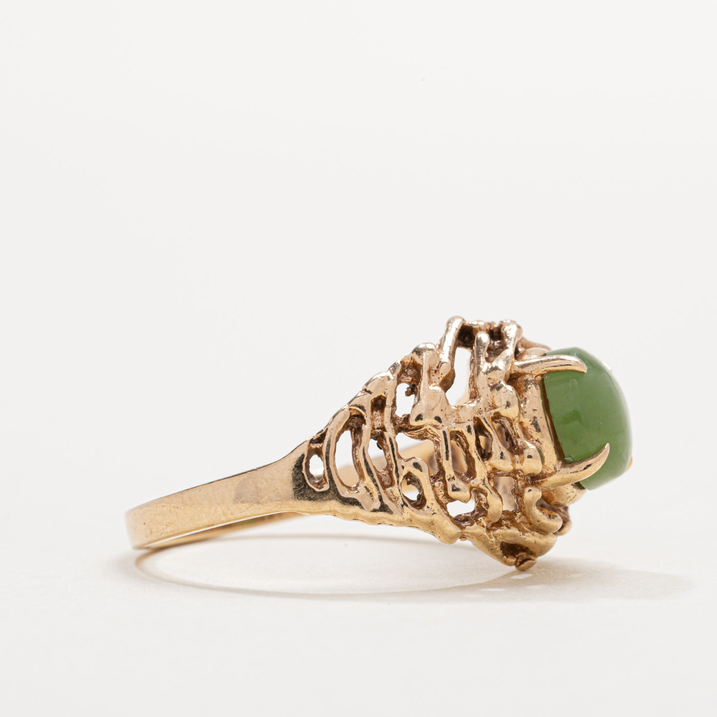 9K Solitaire Cabochon Nephrite Jade Openwork Ring | SZ 7.5
