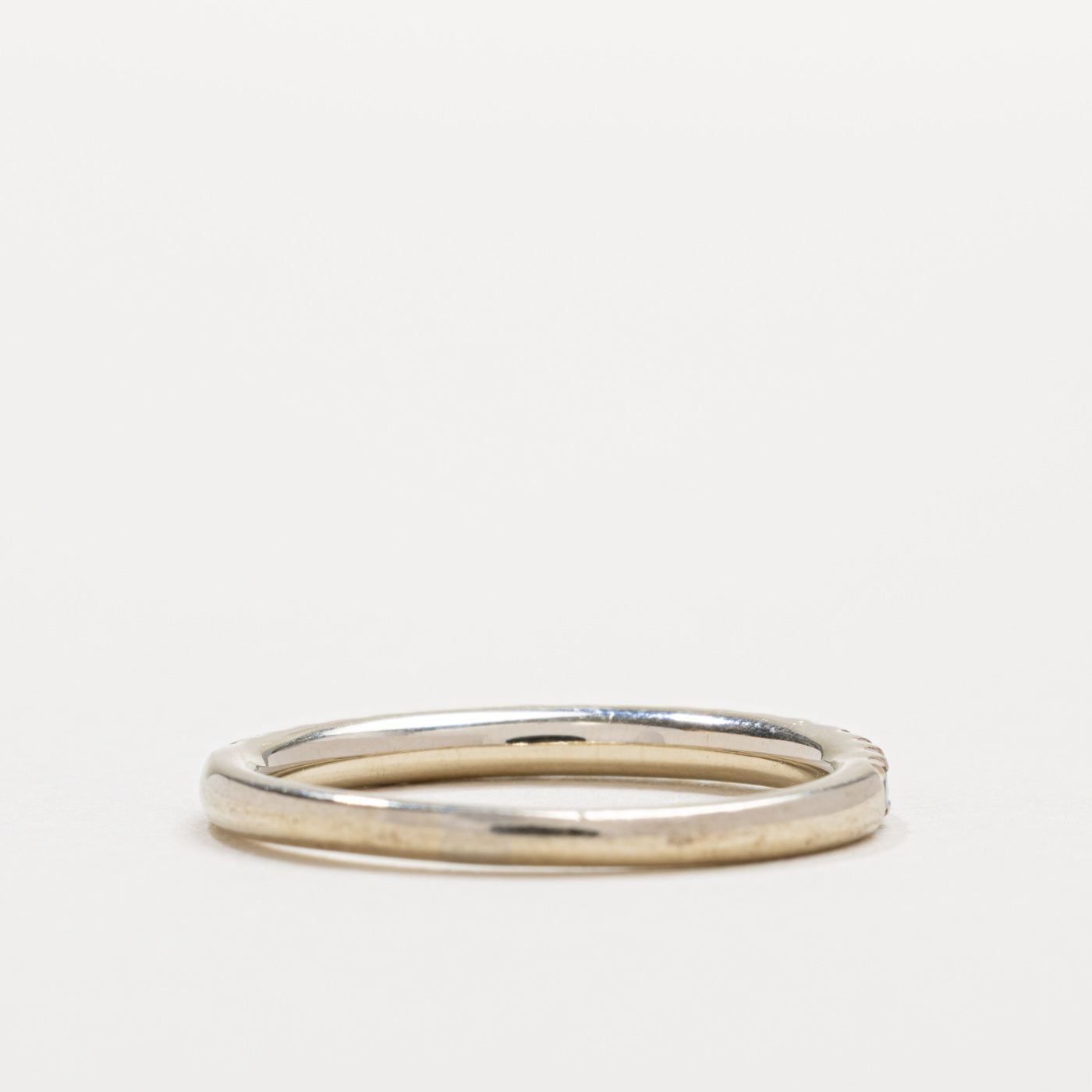 Alliance semi-éternité en or 14 carats avec aigue-marine taille ronde | 2,10 mm | Taille 5,5