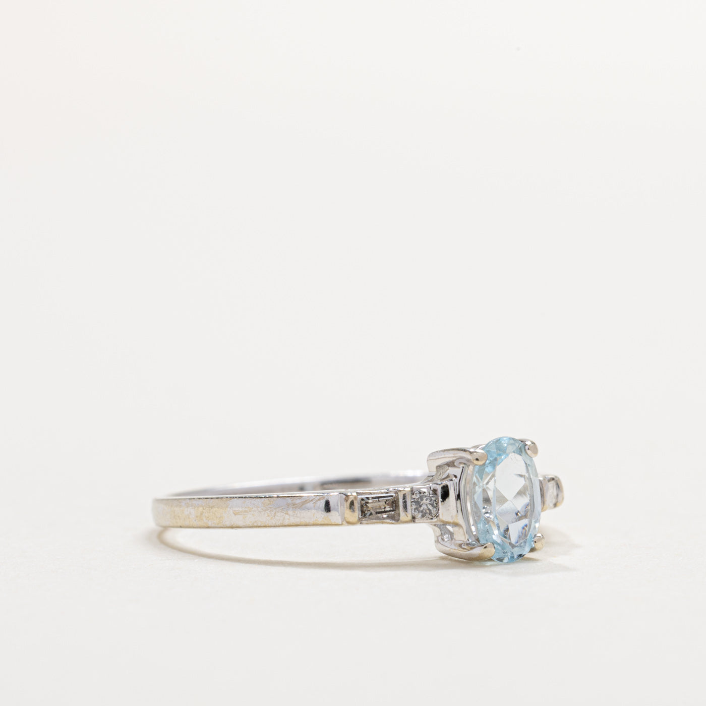 10K Oval Cut Aquamarine & Diamond Accented Ring | SZ 7.0