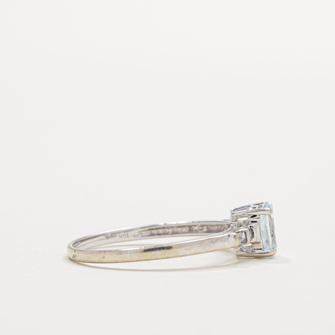10K Oval Cut Aquamarine & Diamond Accented Ring | SZ 7.0