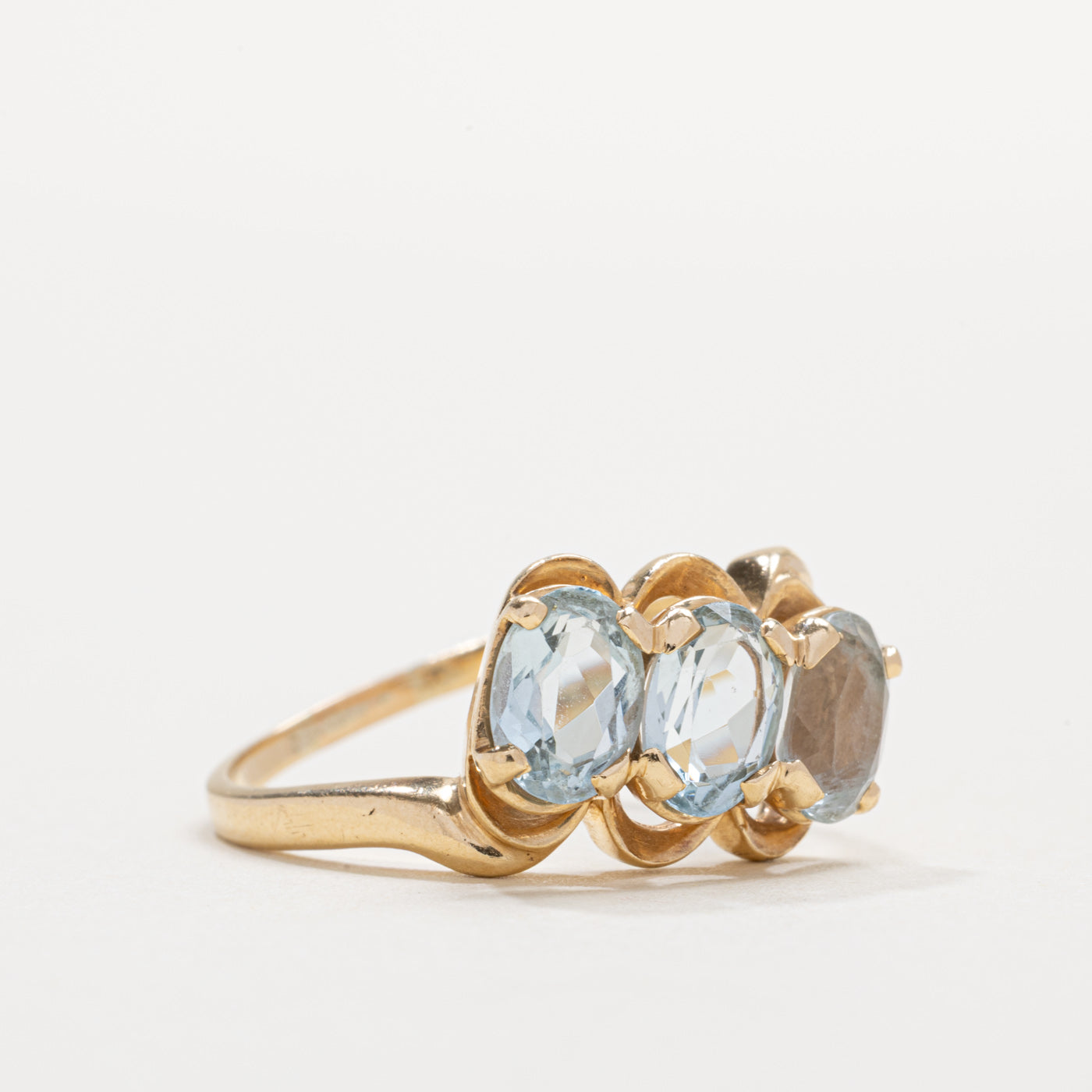 Bague trois pierres en or 14 carats avec aigue-marine ovale | 1,55 ct | Taille 8,5