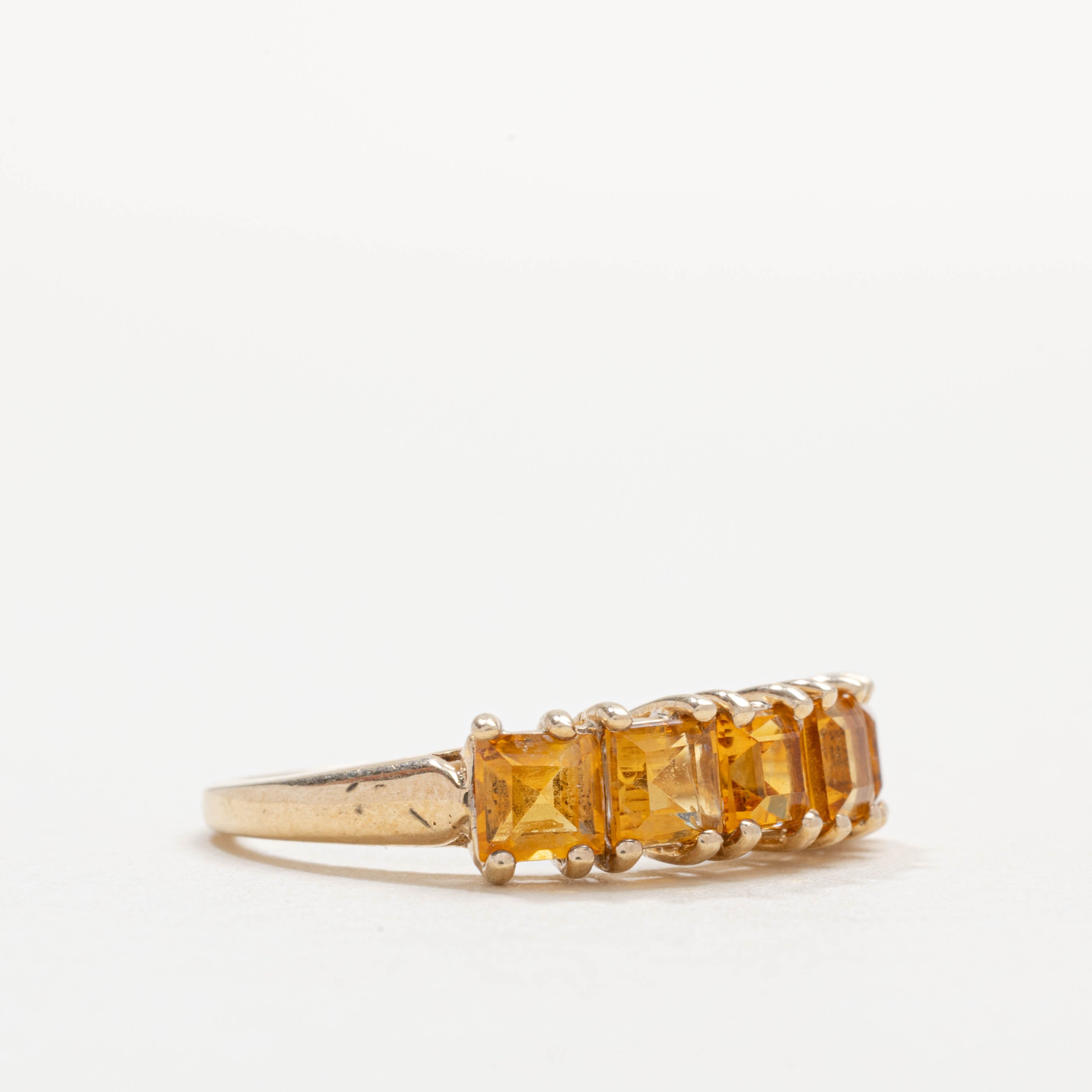 Bague en or 10 carats sertie de cinq pierres de citrine taille graduée | Taille 7.0