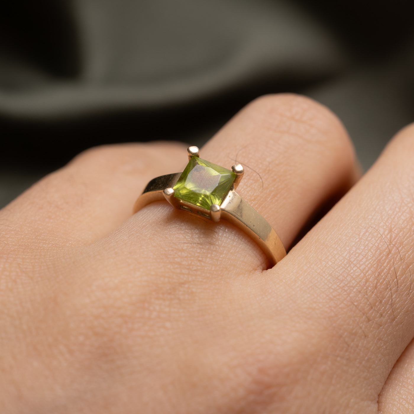 10K Solitaire Princess Cut Peridot Ring | SZ 8.0