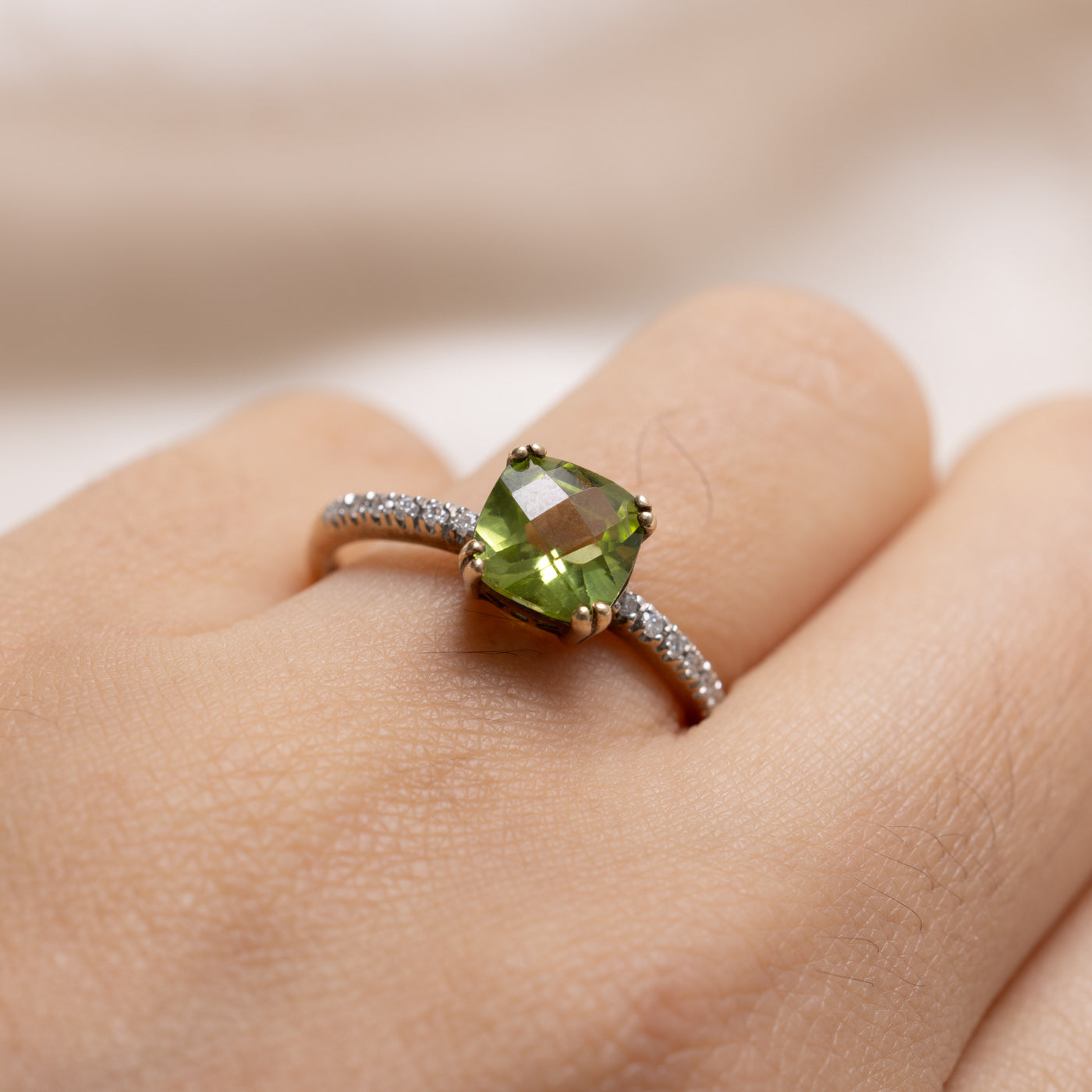 10K Rectangle Checkerboard Peridot & Diamond Accented Ring | SZ 7.75