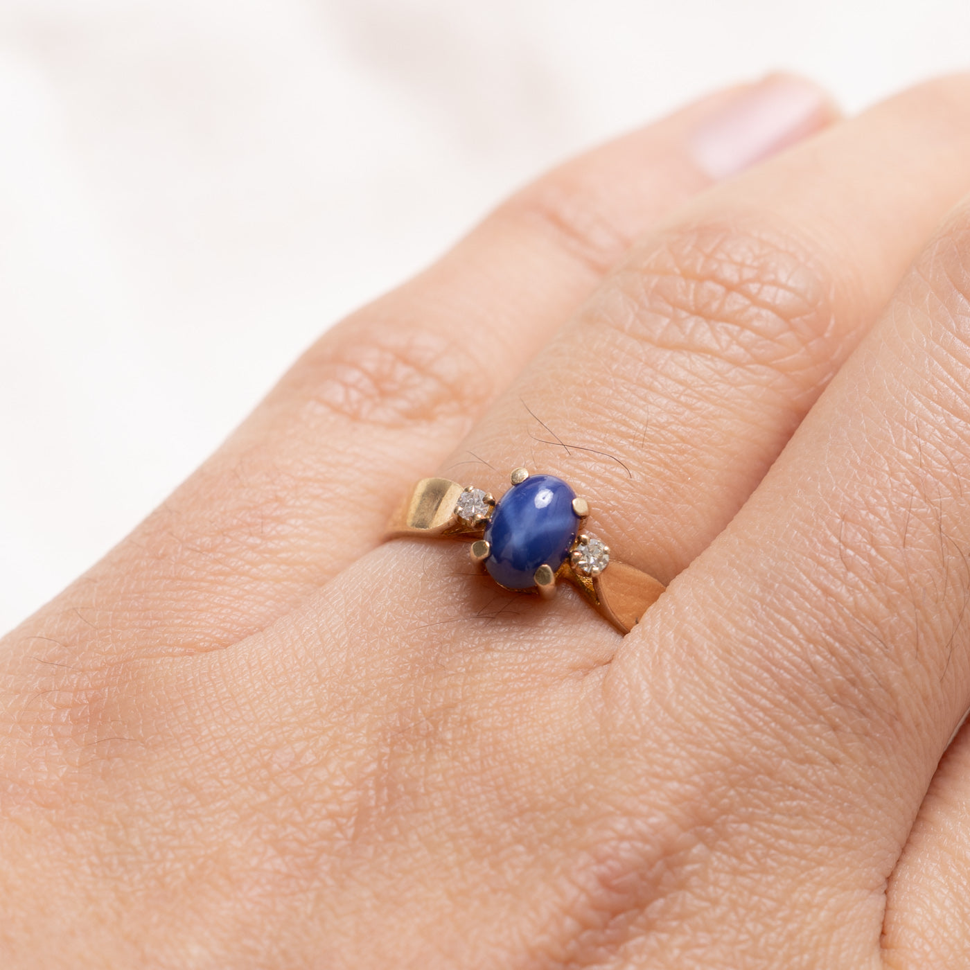 10K Synthetic Star Sapphire & Natural Diamond Reverse Tapered Ring | SZ 6.0