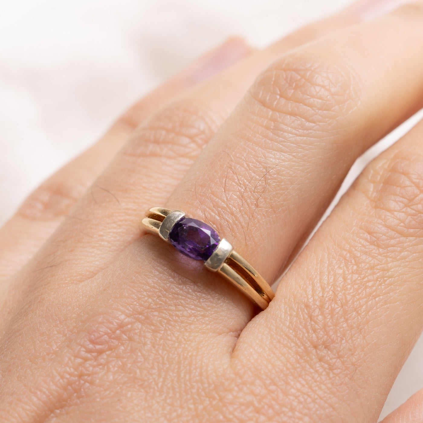 14K East West Oval Cut Amethyst Grooved Ring | SZ 7.0