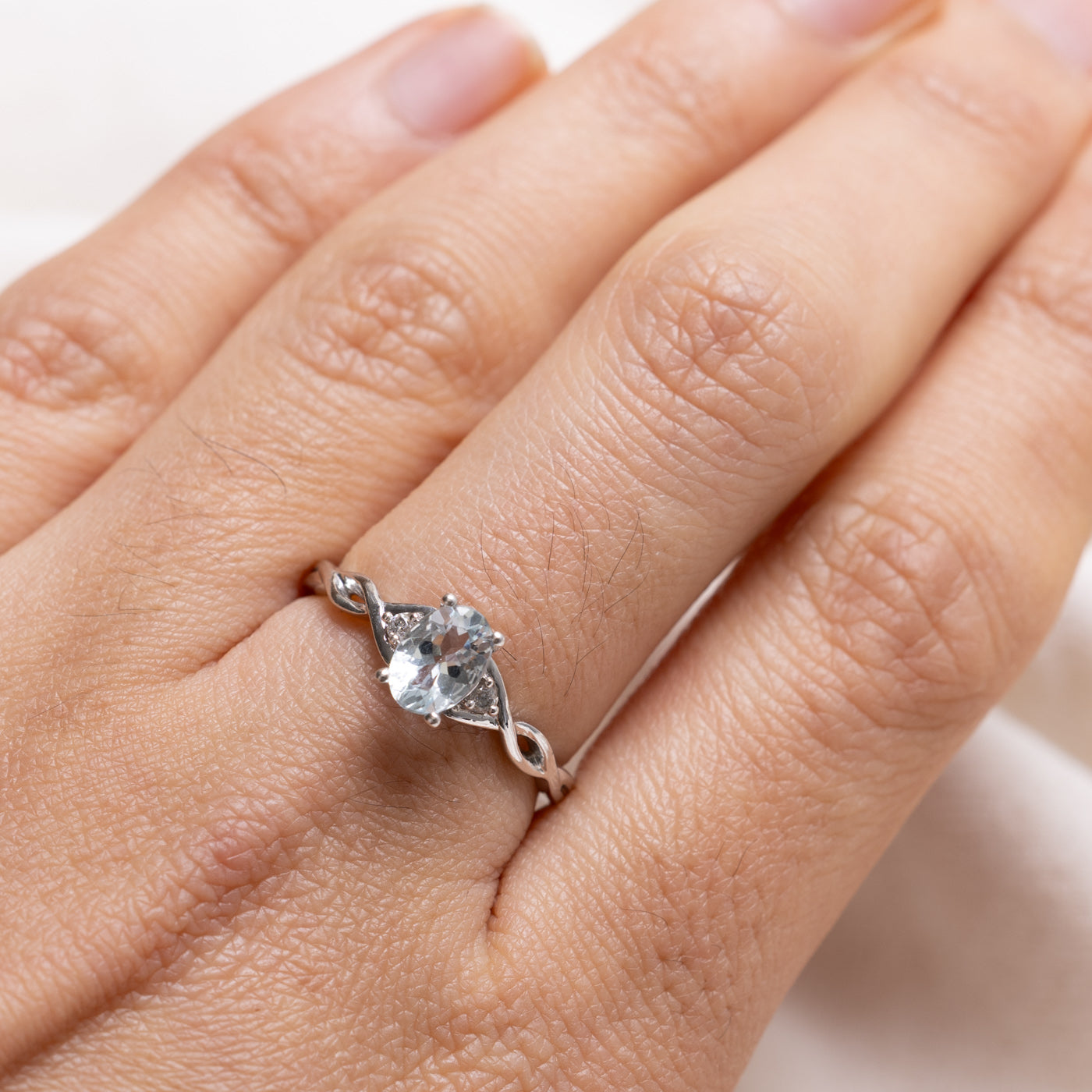 10K Oval Cut Aquamarine & Diamond Crossover Ring | SZ 7.0