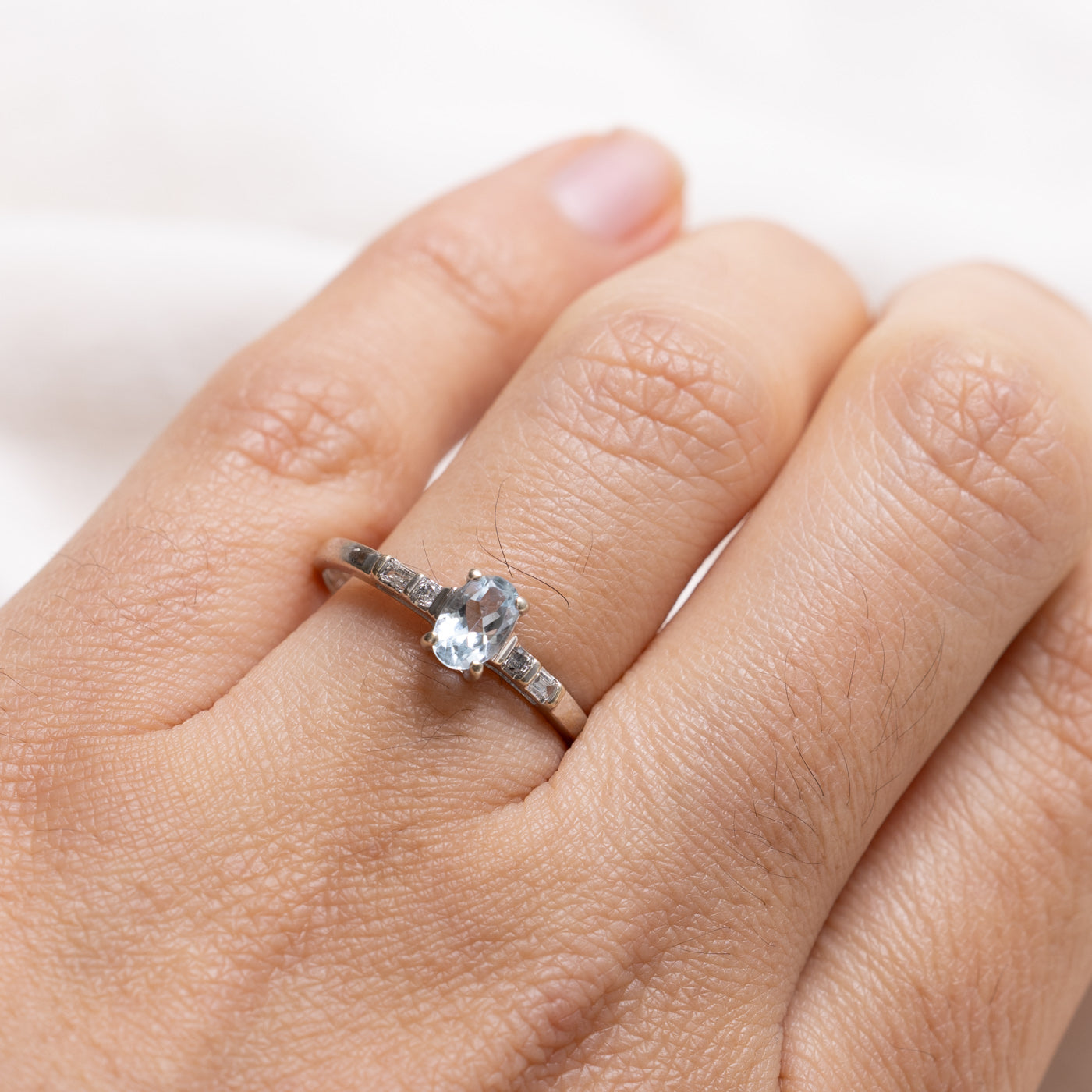 10K Oval Cut Aquamarine & Diamond Accented Ring | SZ 7.0