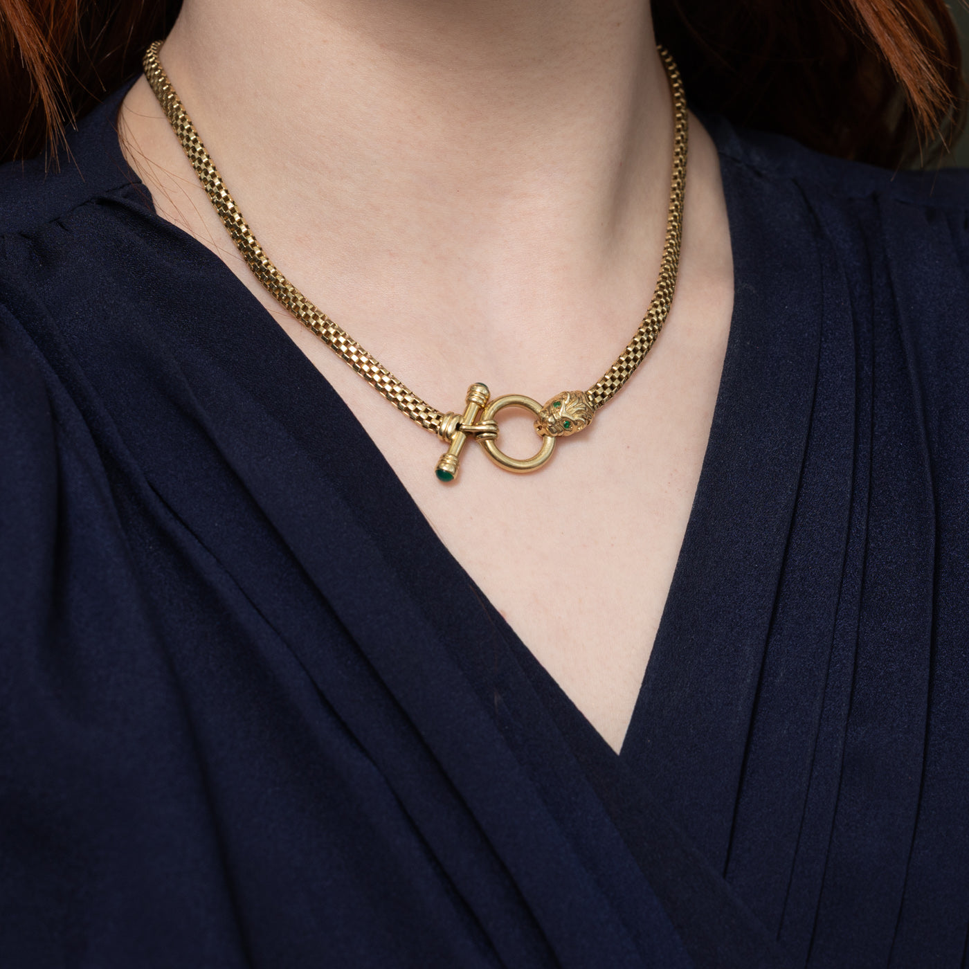 Collier à maillons en or 14 carats avec pendentif tête de panthère et émeraude | 42 cm