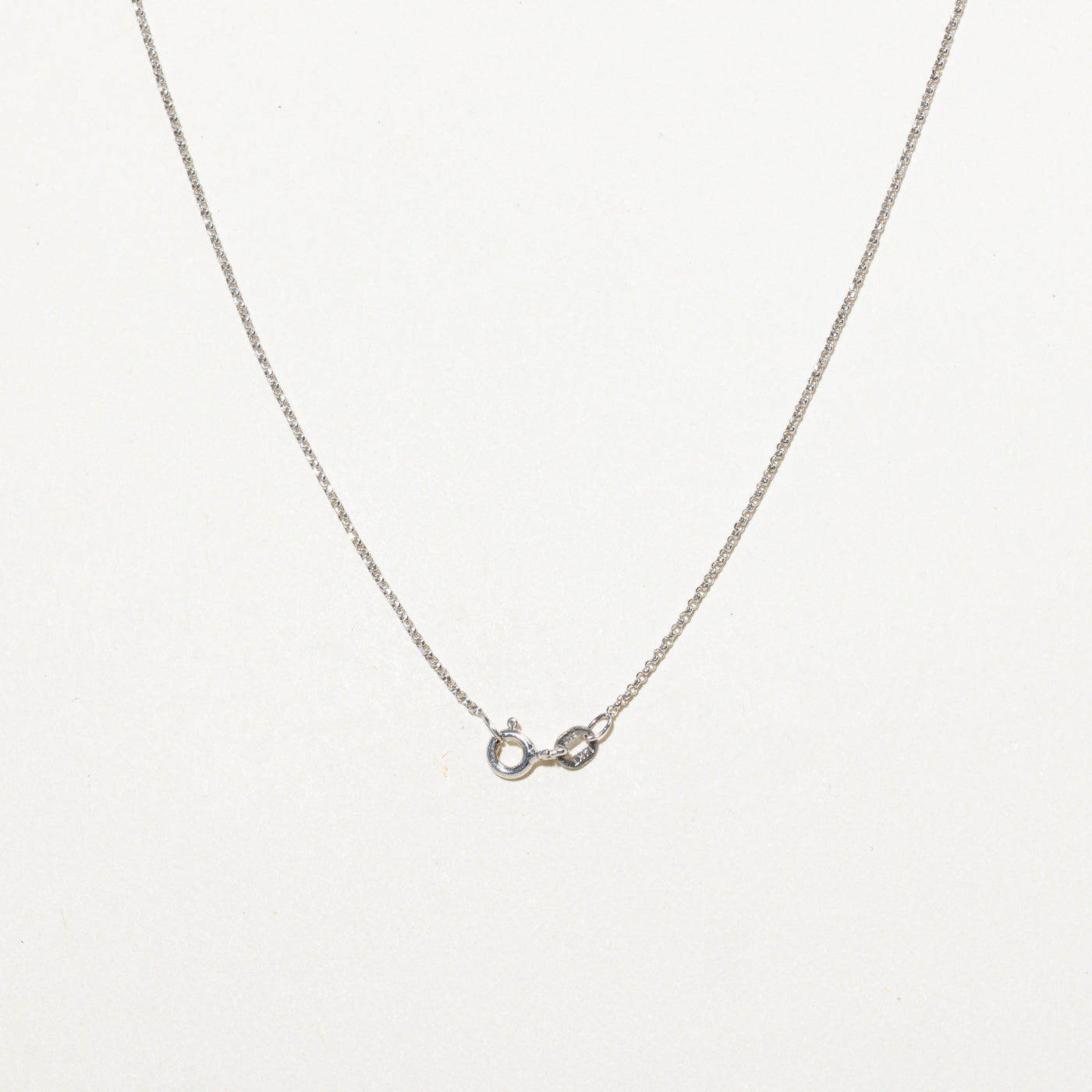 Collier pendentif clé en or 14 carats et diamants | 45,7 cm