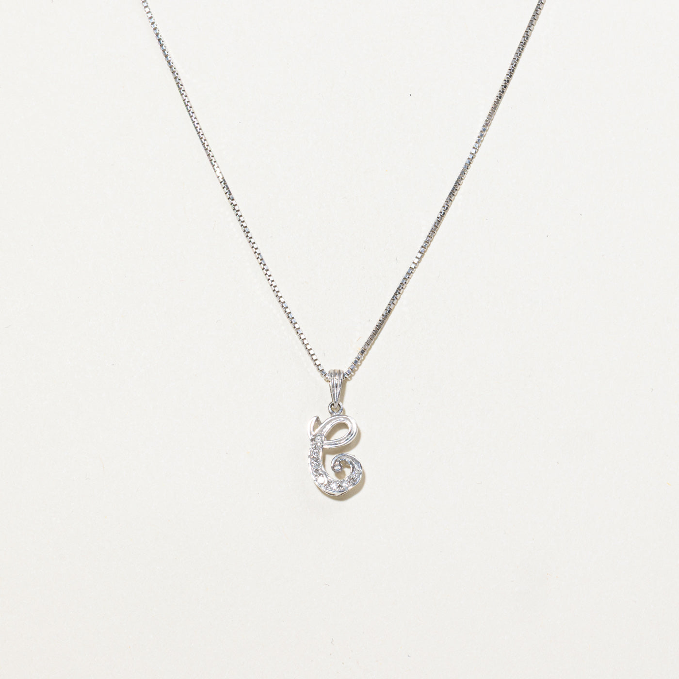 Collier avec pendentif initial « C » en diamant 18 carats | 43 cm