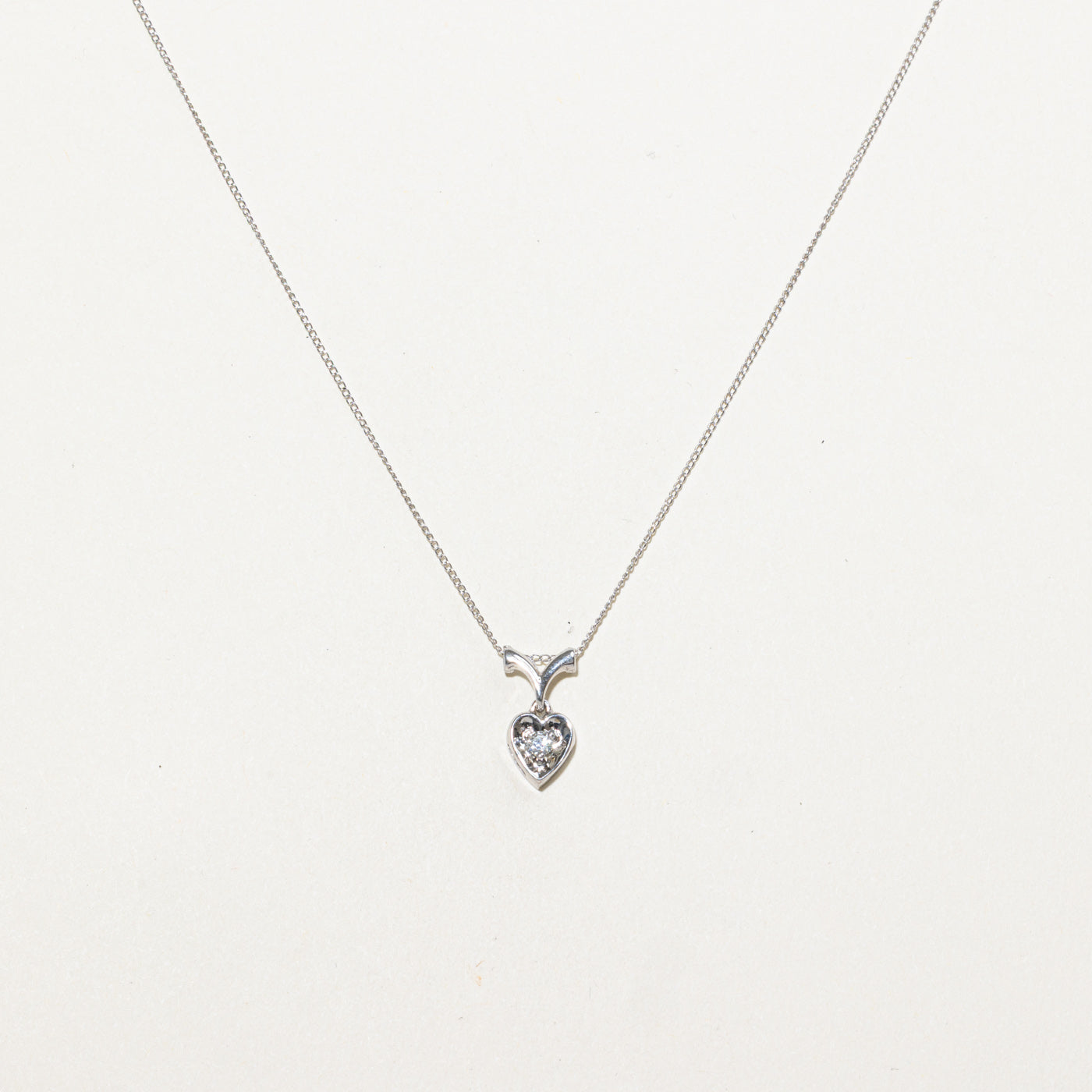 Collier pendentif cœur en or blanc 14 carats et diamants | 38 cm