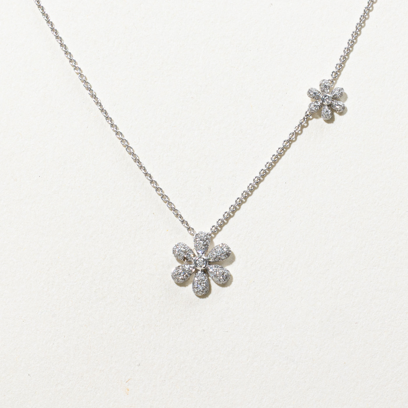 Collier pendentif fleur en diamant 14 carats | 51 cm