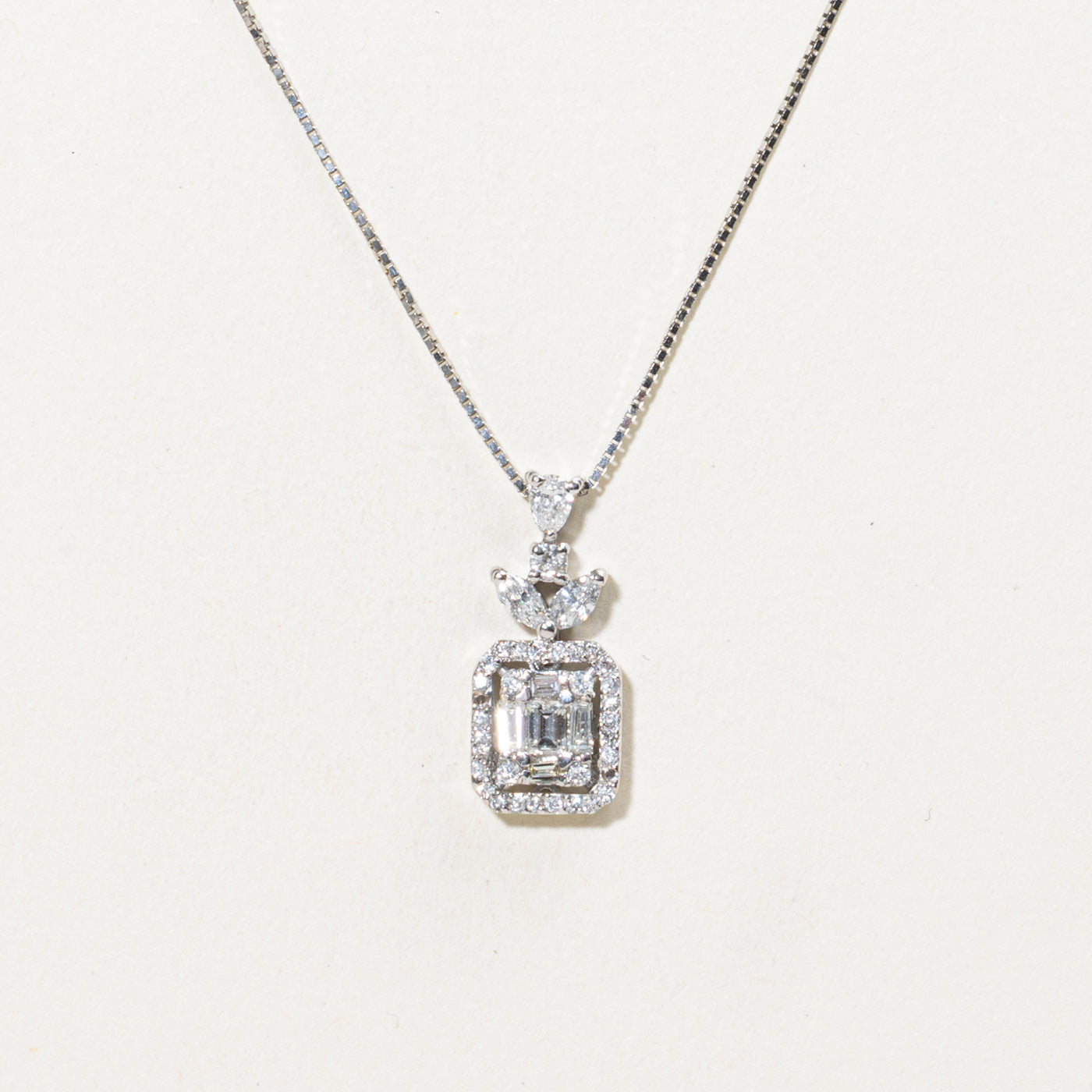 Collier pendentif halo en diamants 18 carats | 40,6 cm