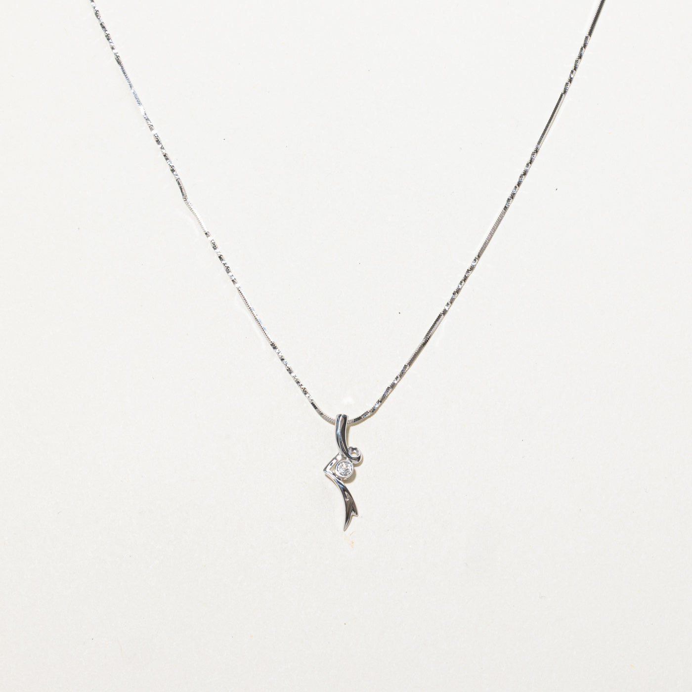 18K Diamond Abstract Swirl Pendant Necklace | 16"