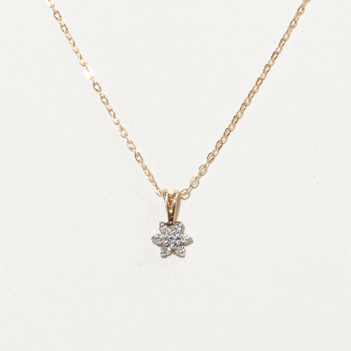 Collier pendentif en forme de fleur serti de diamants 14 carats | 40,6 cm