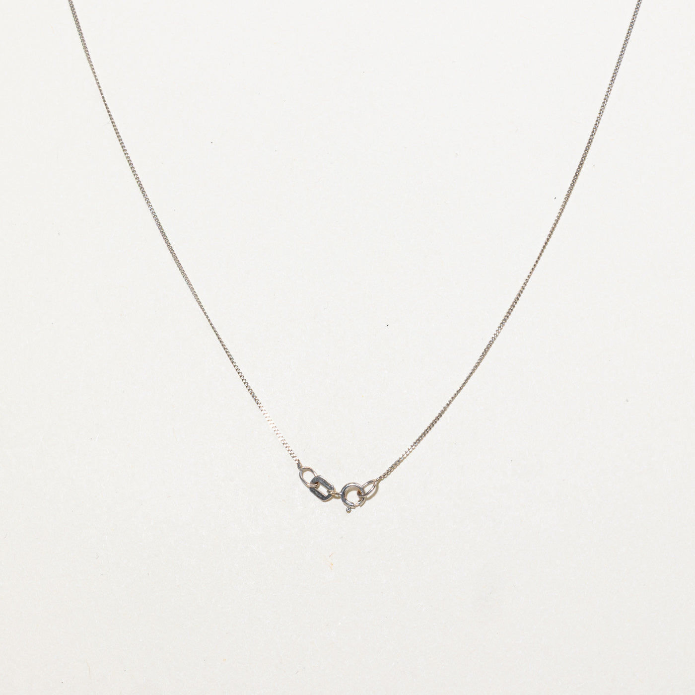 Collier pendentif papillon bicolore en or 10 carats | 45,7 cm