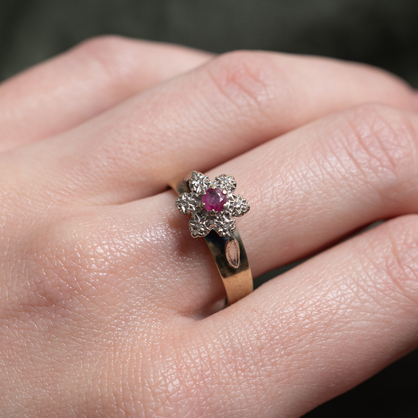 9k Ruby & Diamond Flower Ring | SZ 8.25