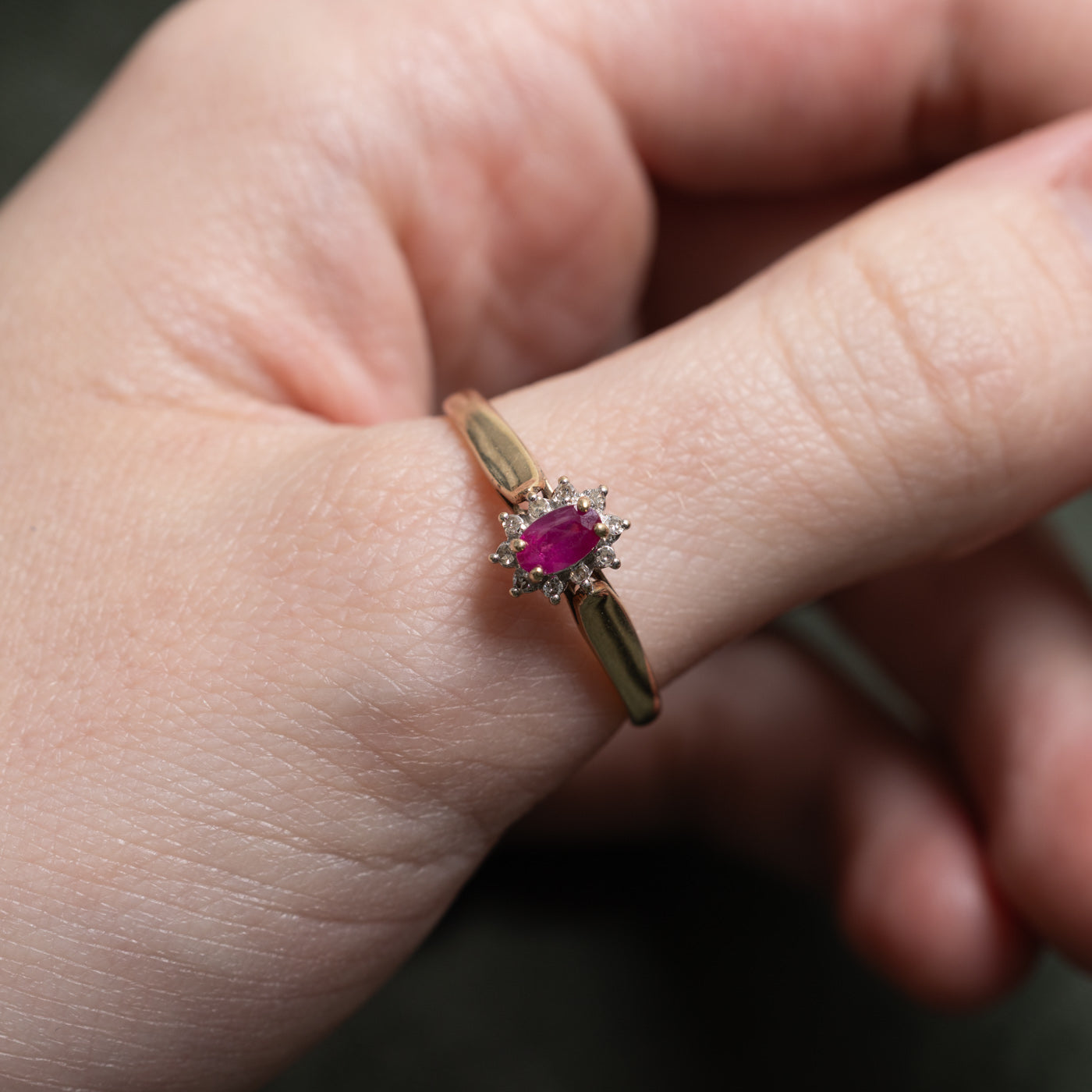 10k Oval Cut Ruby & Diamond Petal Halo Ring | SZ 9.75