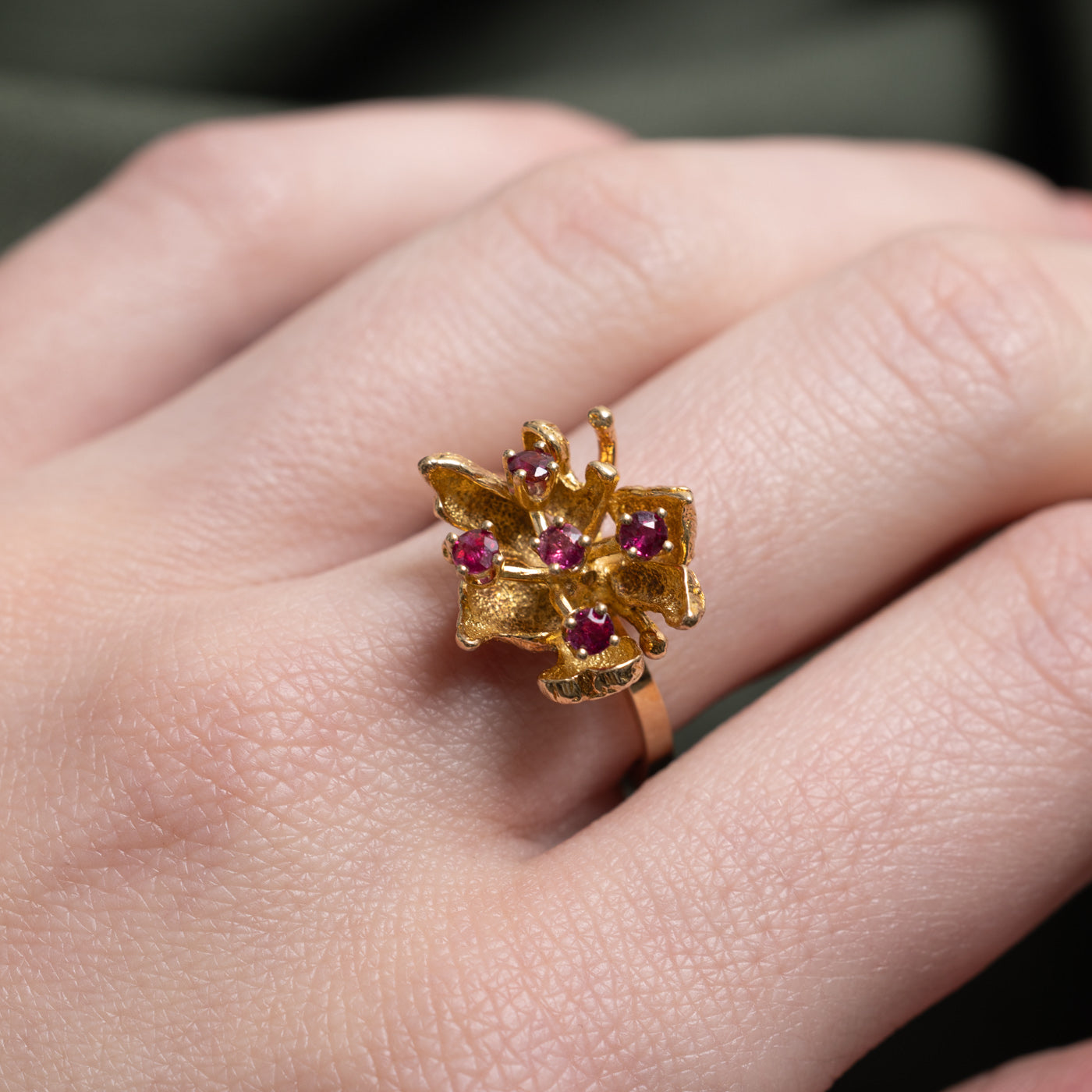 14k Ruby Textured Leaf Design Ring | SZ 6.25