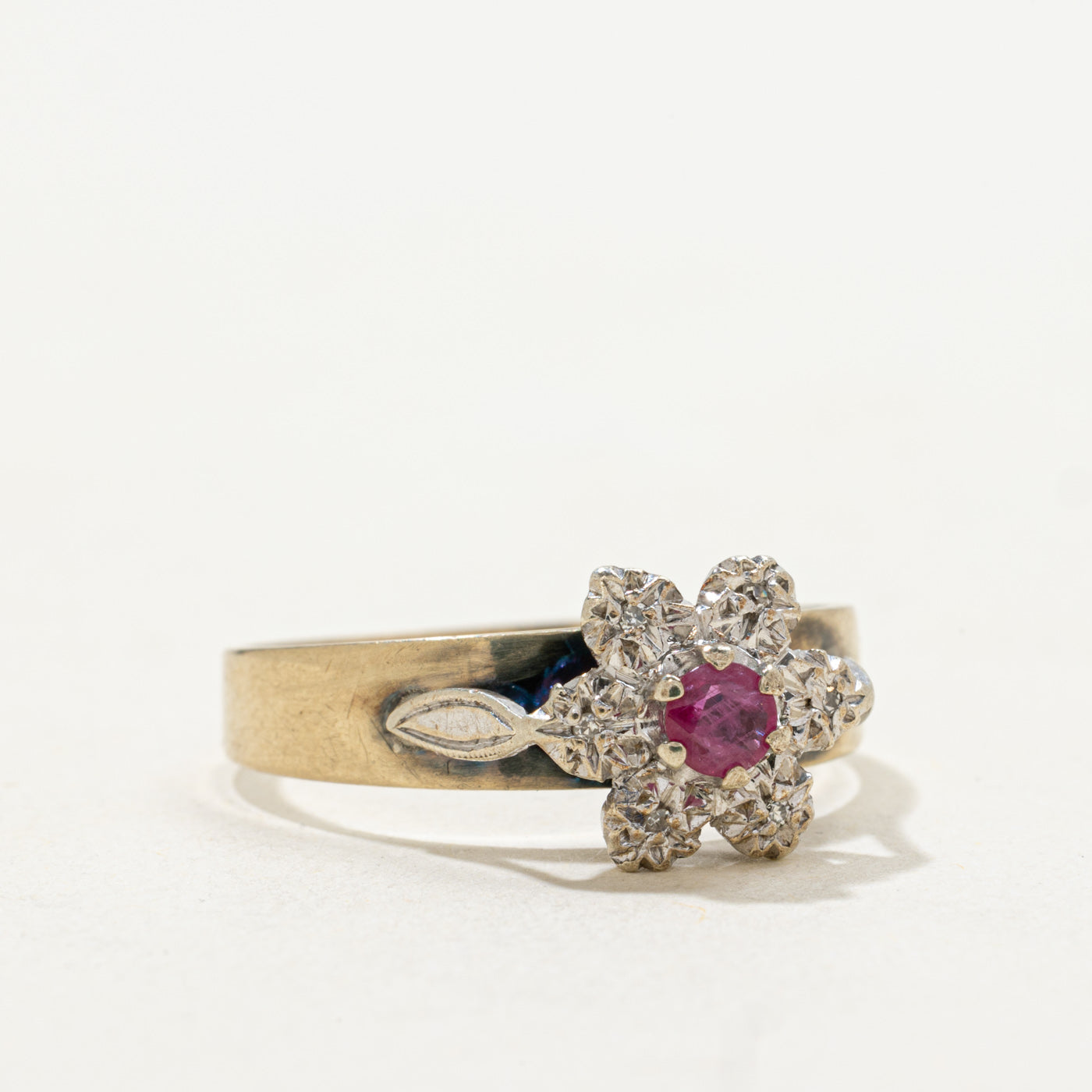 9k Ruby & Diamond Flower Ring | SZ 8.25