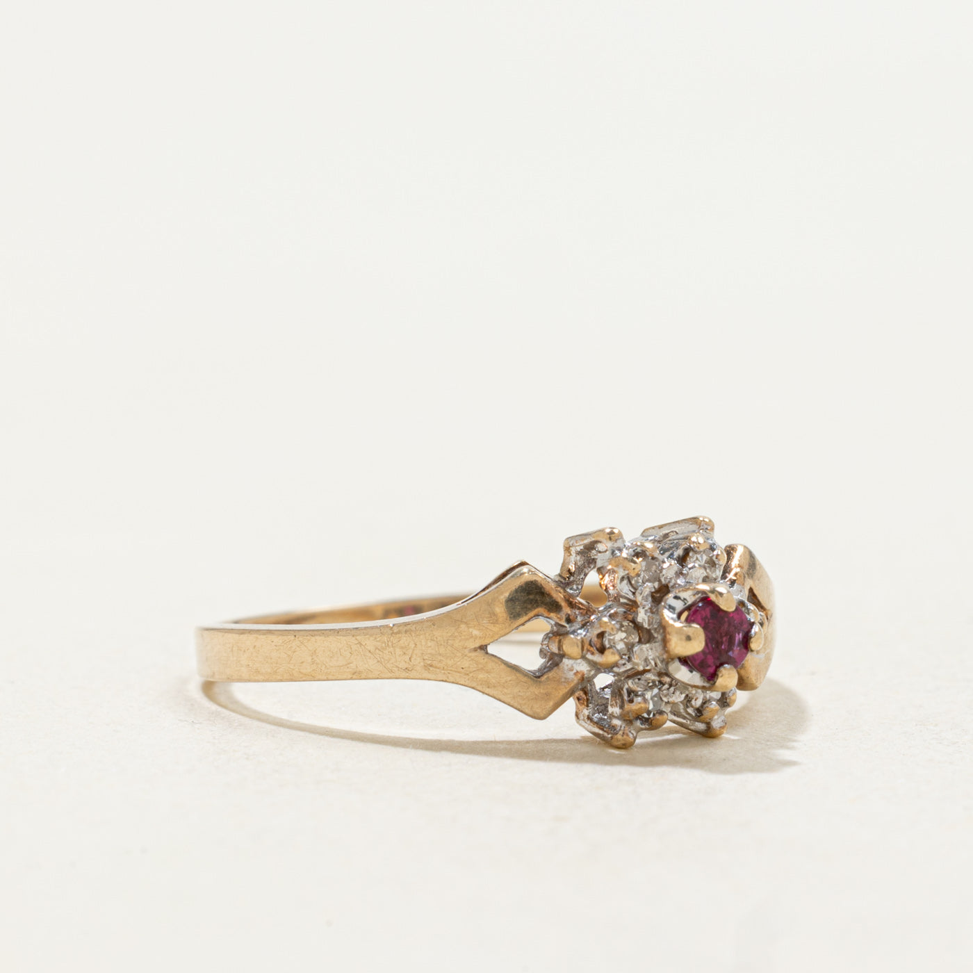 10k Round Cut Ruby & Diamond Petal Cluster Ring | SZ 6.25