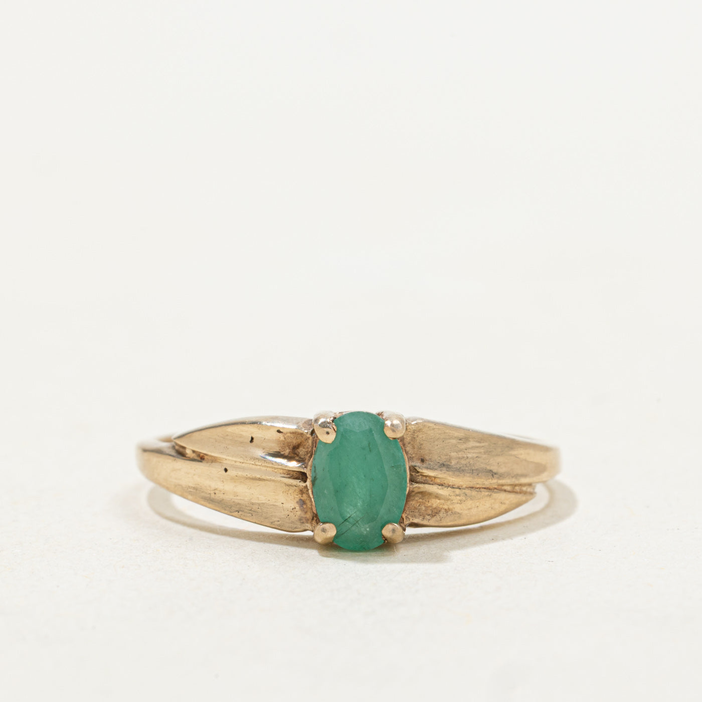 10k Solitaire Oval Cut Emerald Grooved Ring | SZ 6.75