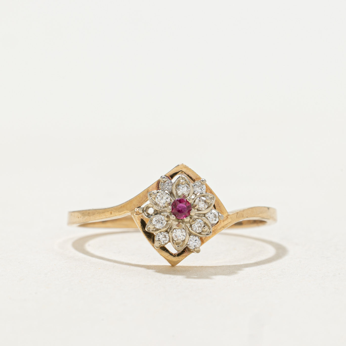14k Ruby & Diamond Flower Ring | SZ 6.5