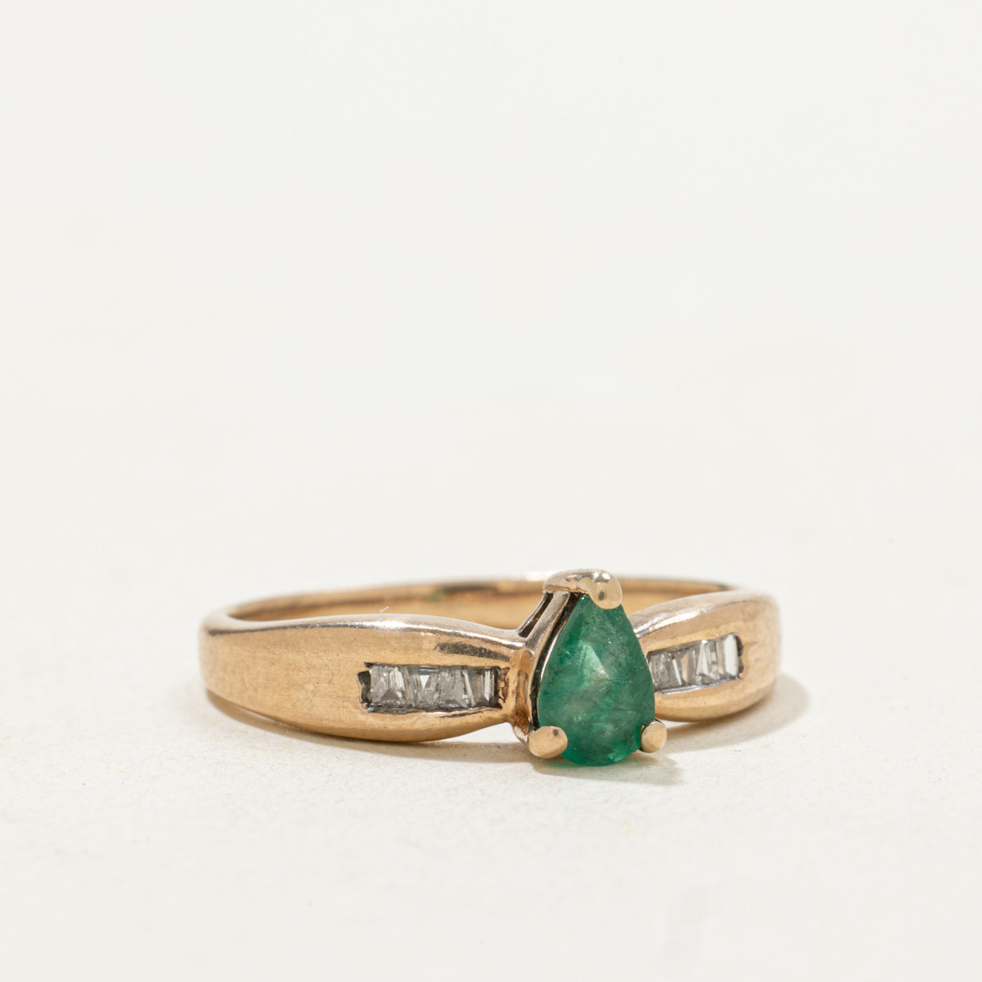 10k Pear Cut Emerald & Diamond Accented Ring | SZ 6.25