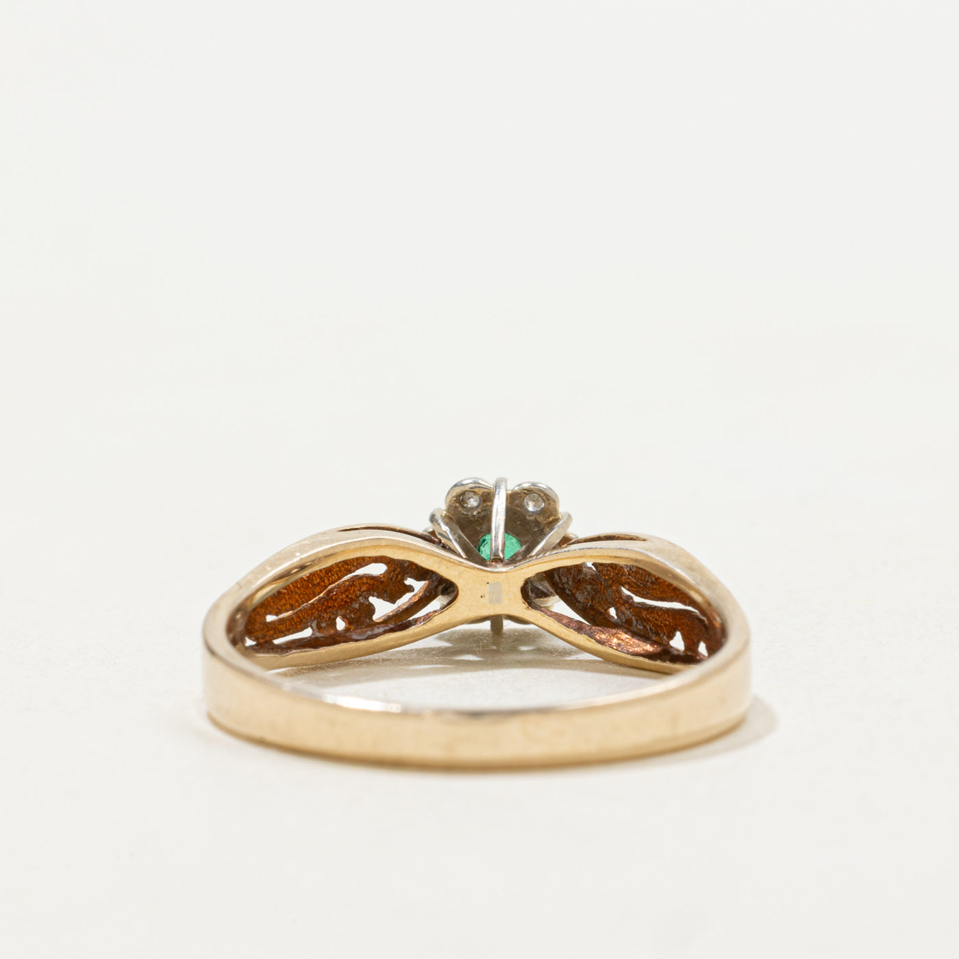 10k Round Cut Emerald & Diamond Daisy Openwork Ring | SZ 7.75