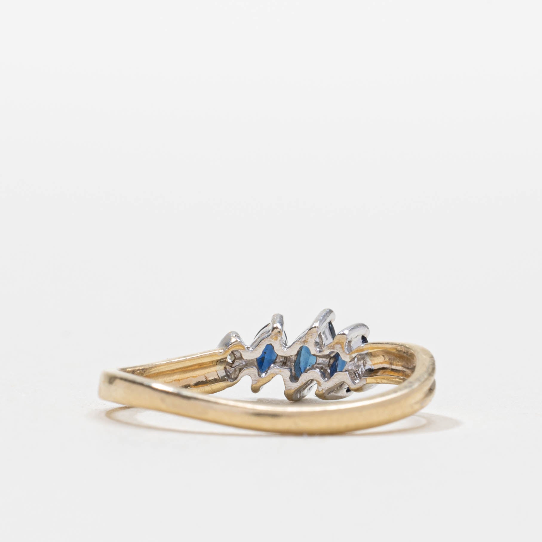 10k Three Stone Sapphire & Diamond Accented Grooved Ring | SZ 5