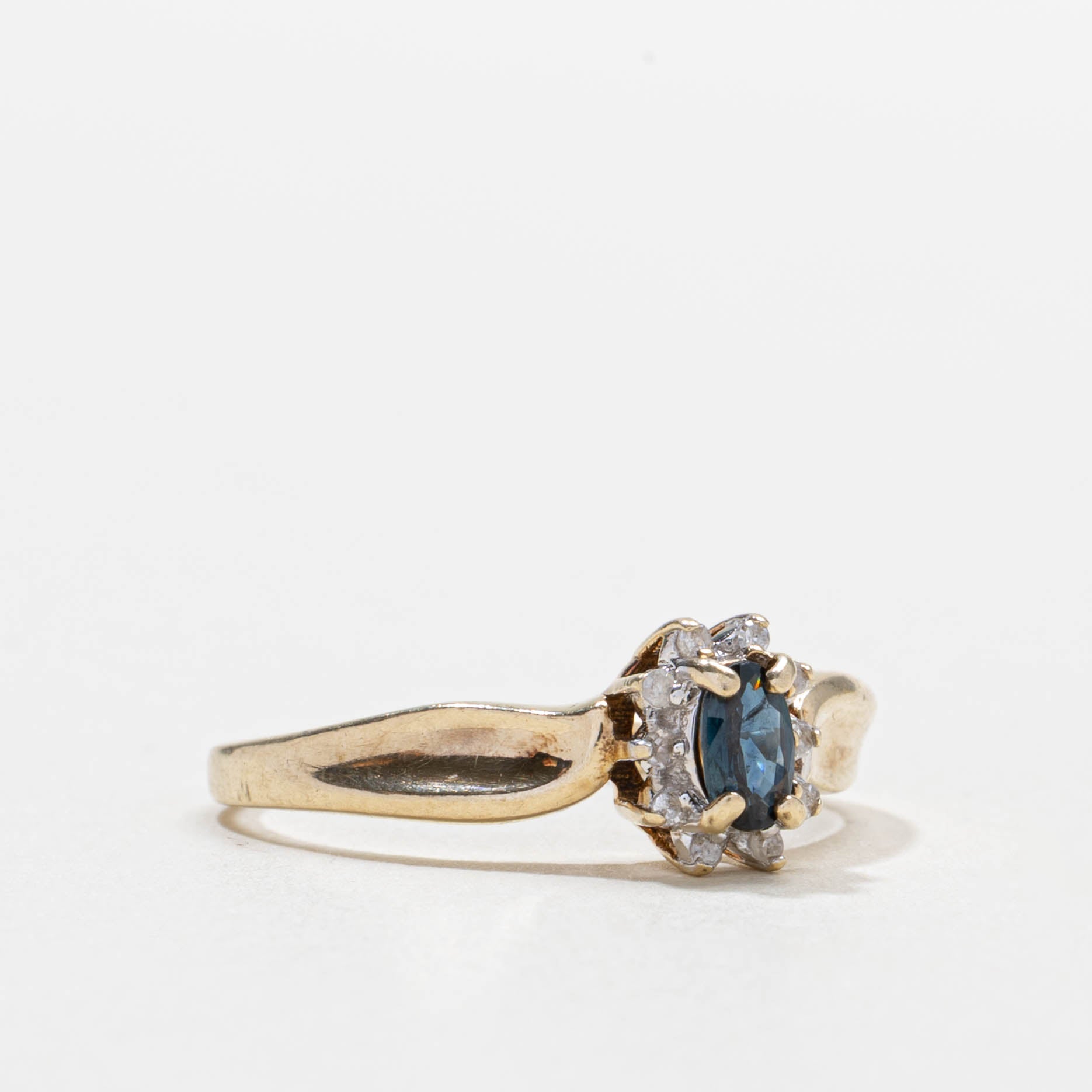 10k Oval Cut Sapphire & Diamond Petal Halo Ring | SZ 6.75