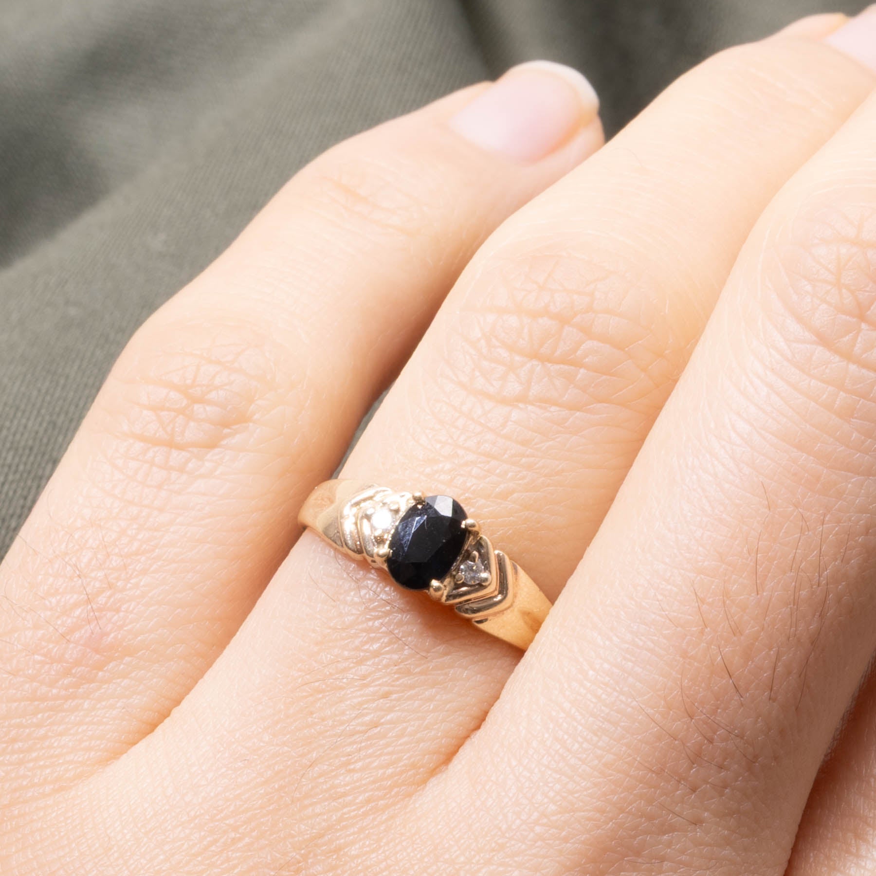 10k Sapphire & Diamond Accented Grooved Ring | SZ 4.75