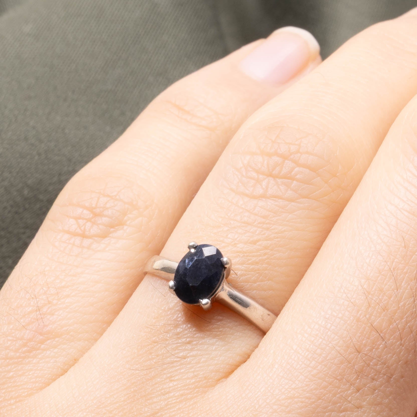 14k Solitaire Oval Cut Sapphire Ring | SZ 5.75