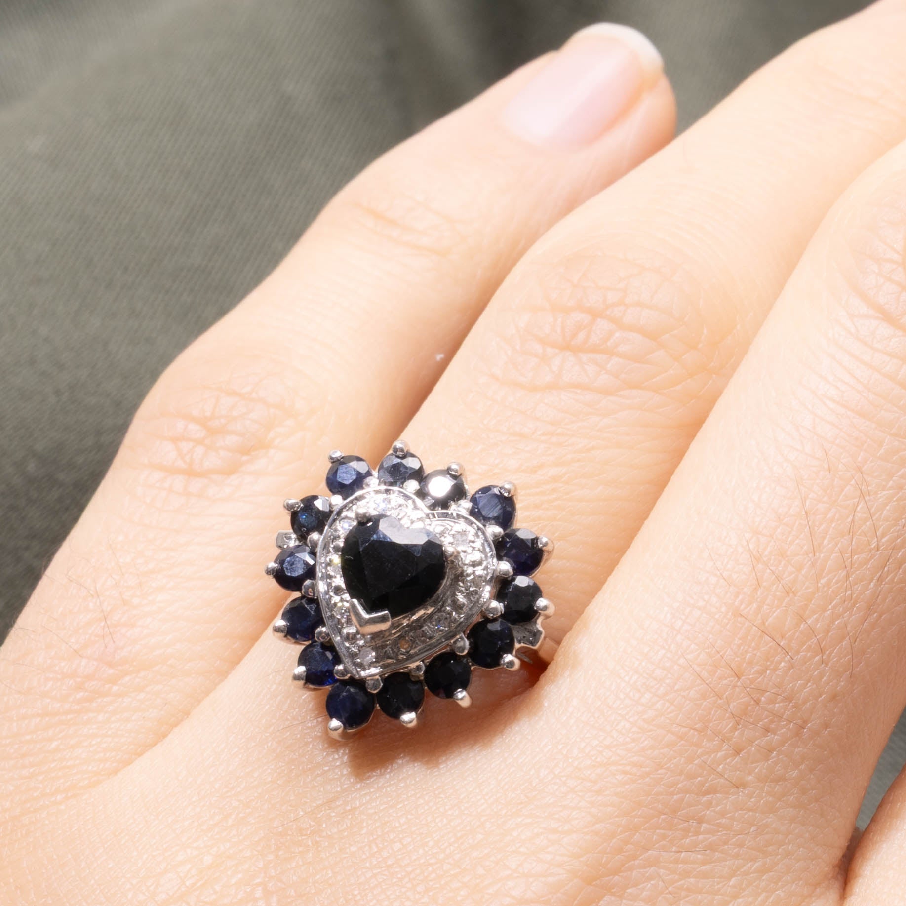 10k Heart Cut Sapphire & Diamond Petal Halo Ring | SZ 6.25