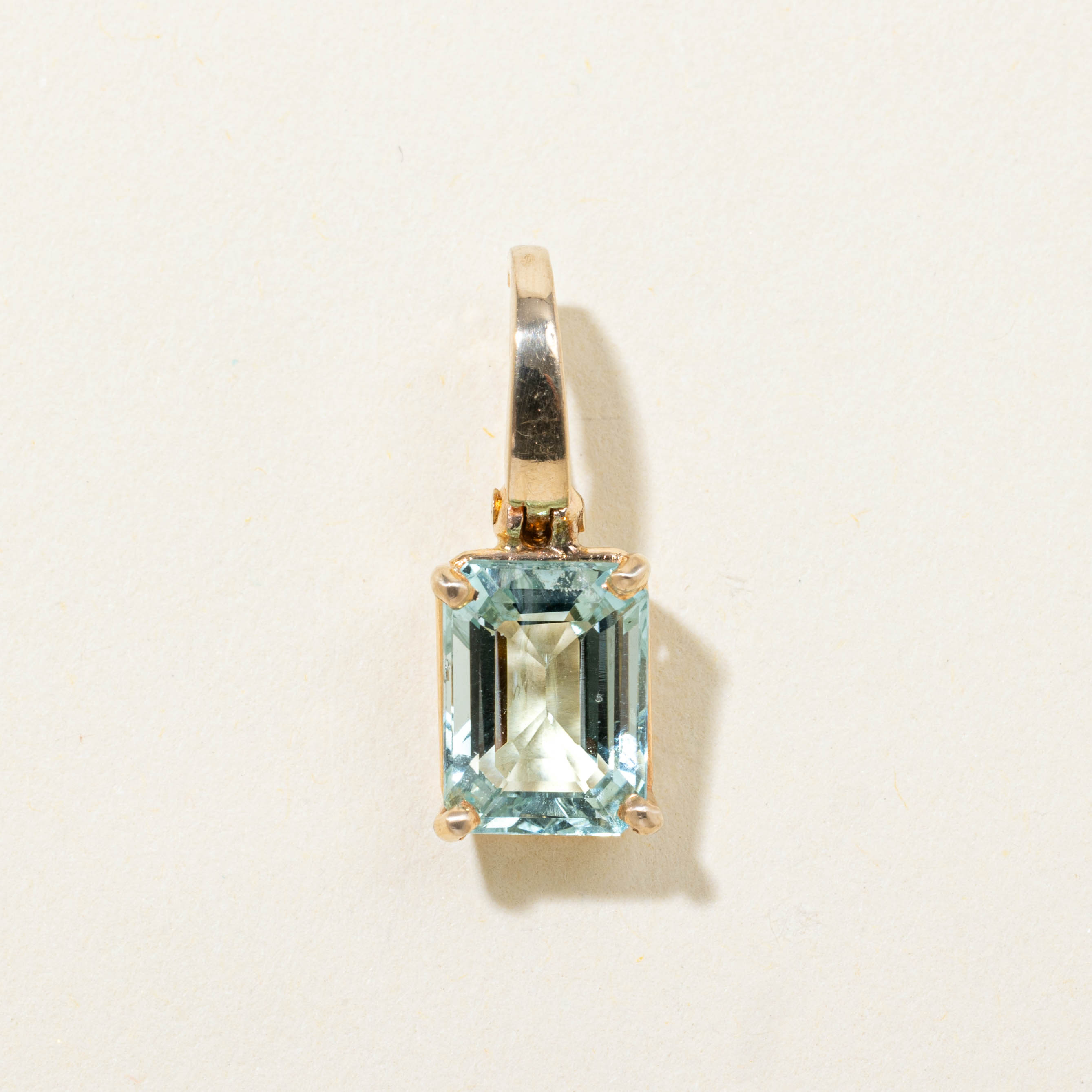 14k Solitaire Aquamarine Pendant | 2.50ct