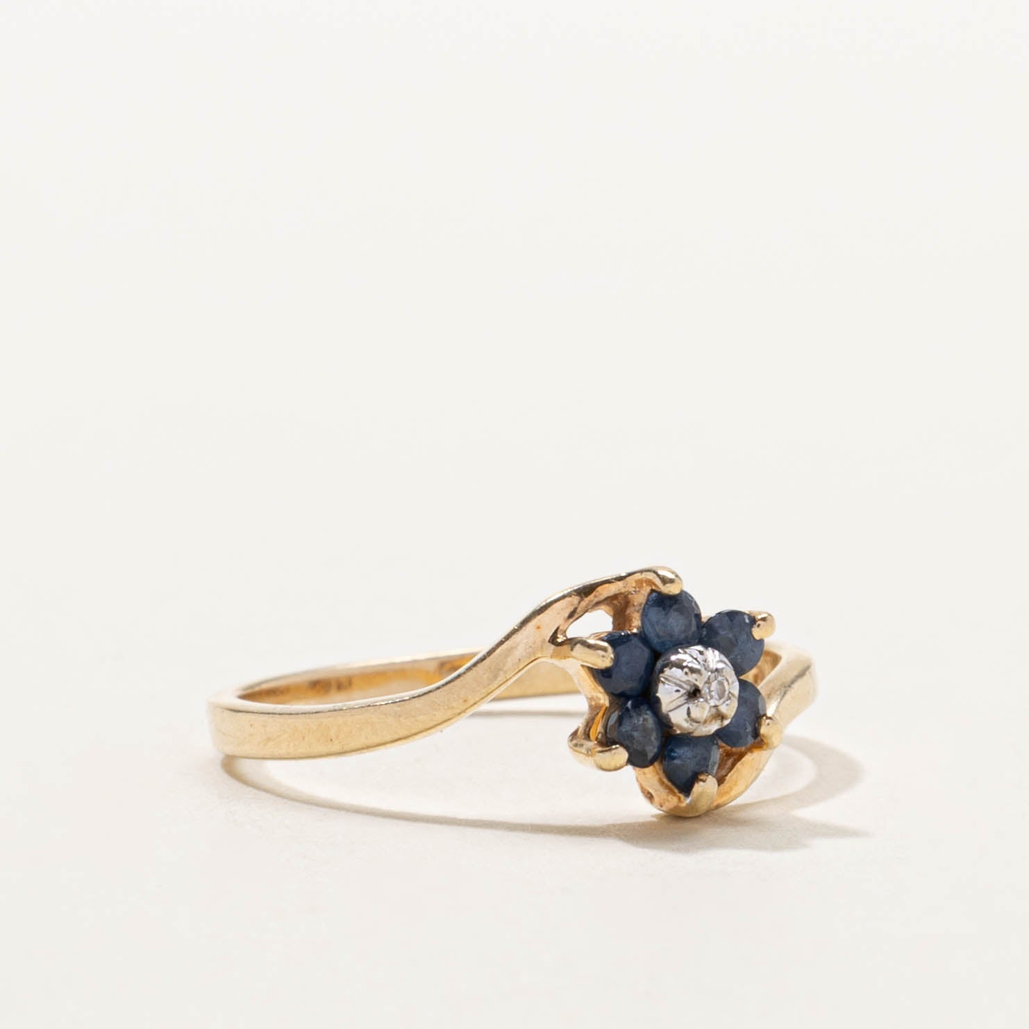 10k Sapphire Daisy Cluster Bypass Ring | SZ 6.25