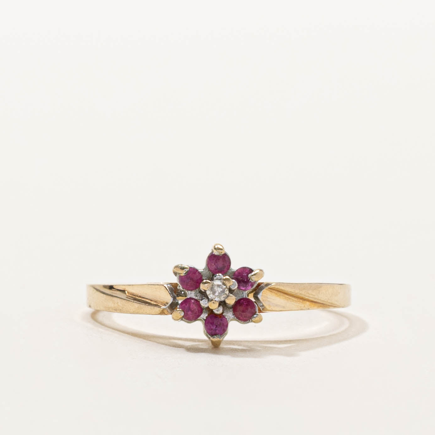 10k Ruby Daisy Cluster Ring | SZ 6.25