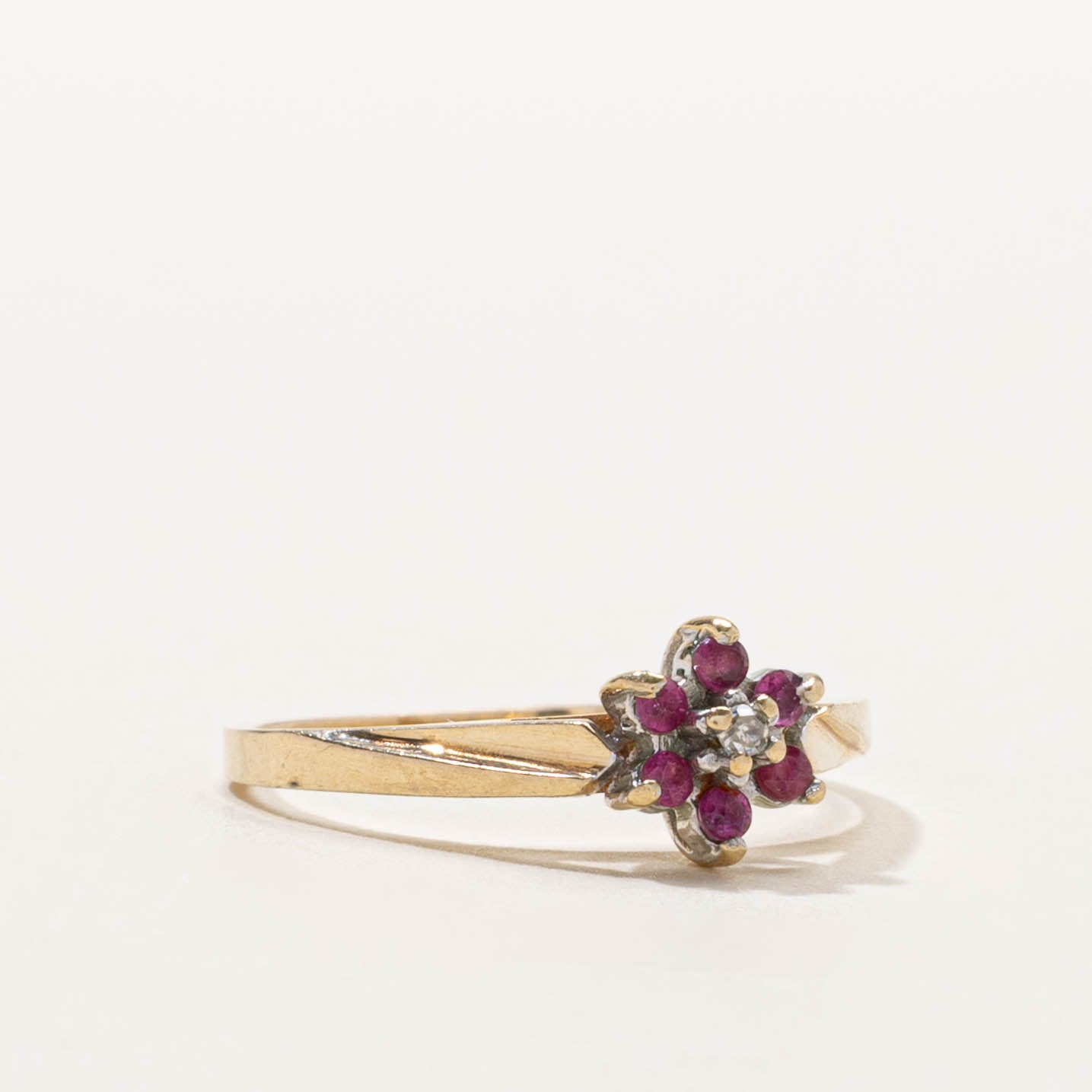 10k Ruby Daisy Cluster Ring | SZ 6.25