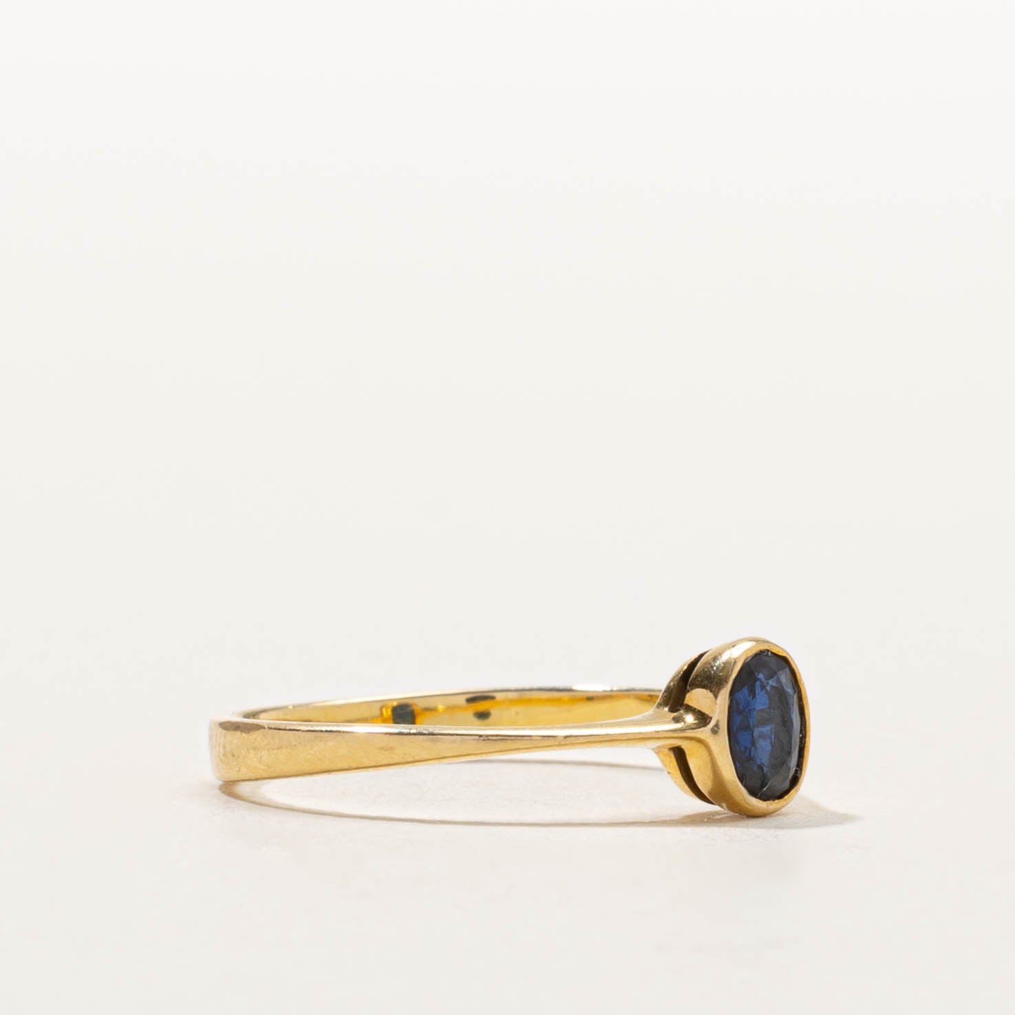 18k Solitaire Bezel Set Sapphire Ring | SZ 5.75