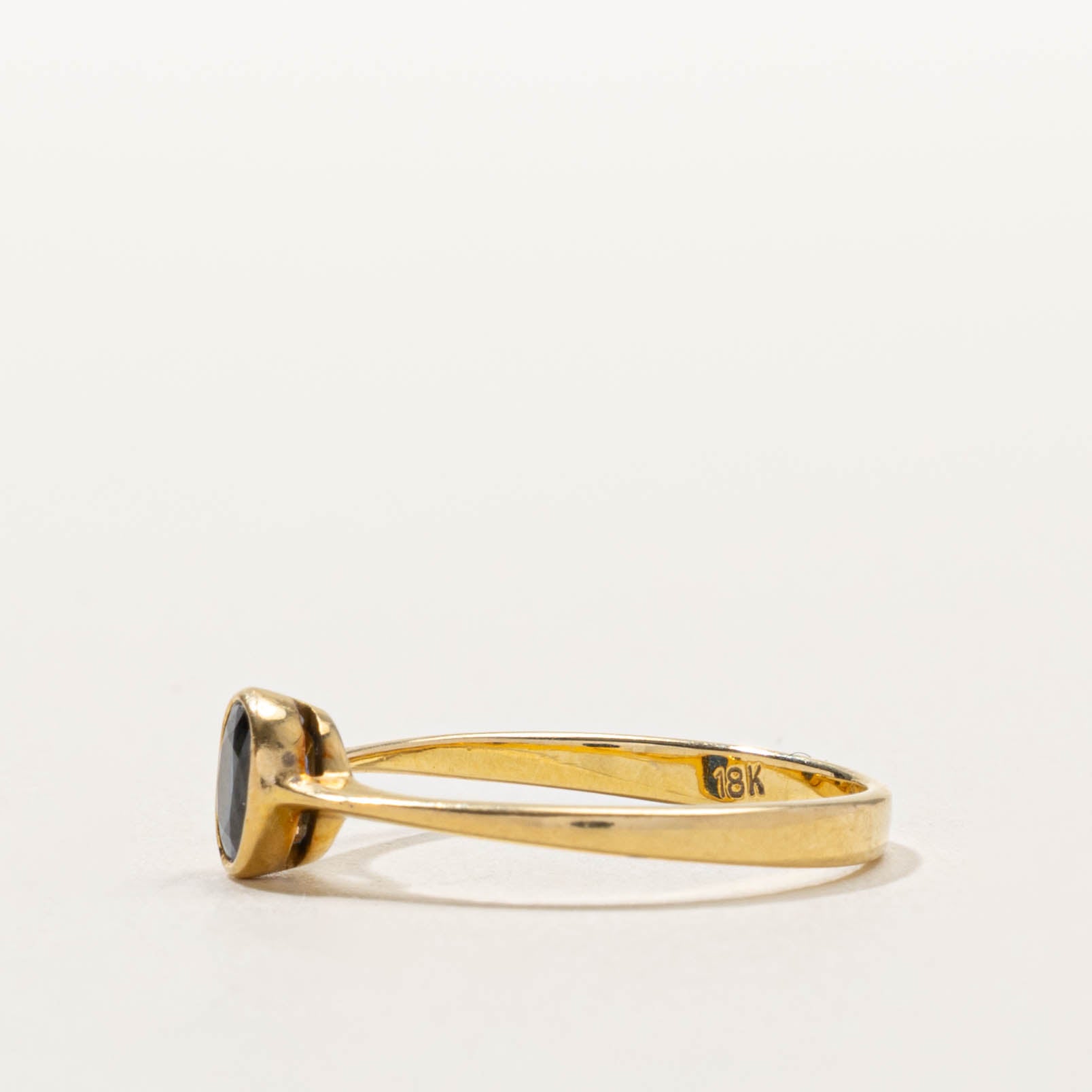 18k Solitaire Bezel Set Sapphire Ring | SZ 5.75