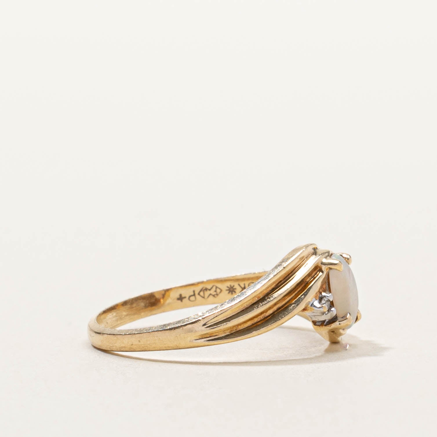 10k Opal & Diamond Grooved Wave Ring | SZ 6.5